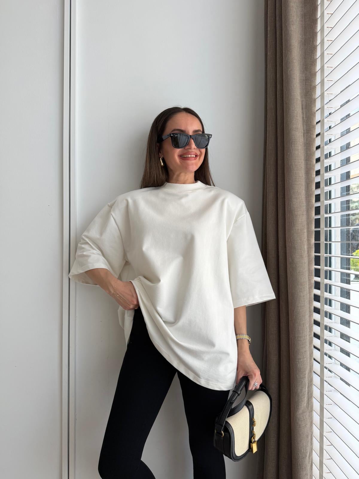 Beyaz Bisiklet Yaka Vatkalı Oversize Tshirt 36975