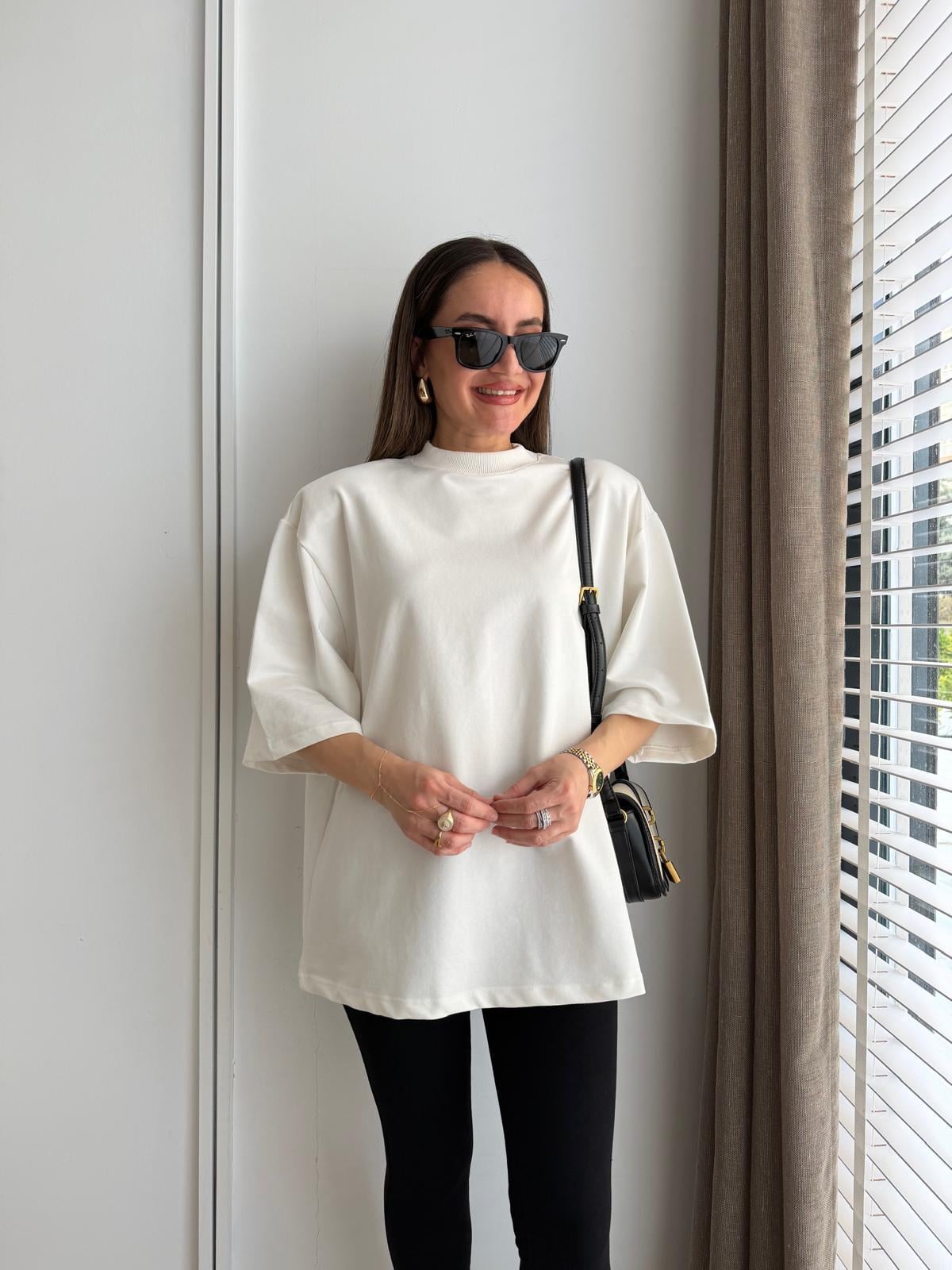 Beyaz Bisiklet Yaka Vatkalı Oversize Tshirt 36975