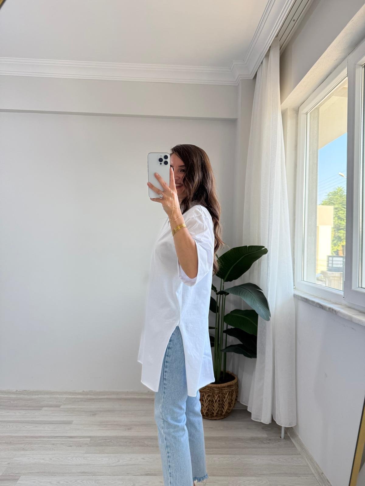 Beyaz Bisiklet Yaka Yanları Yırtmaçlı Tshirt 279024