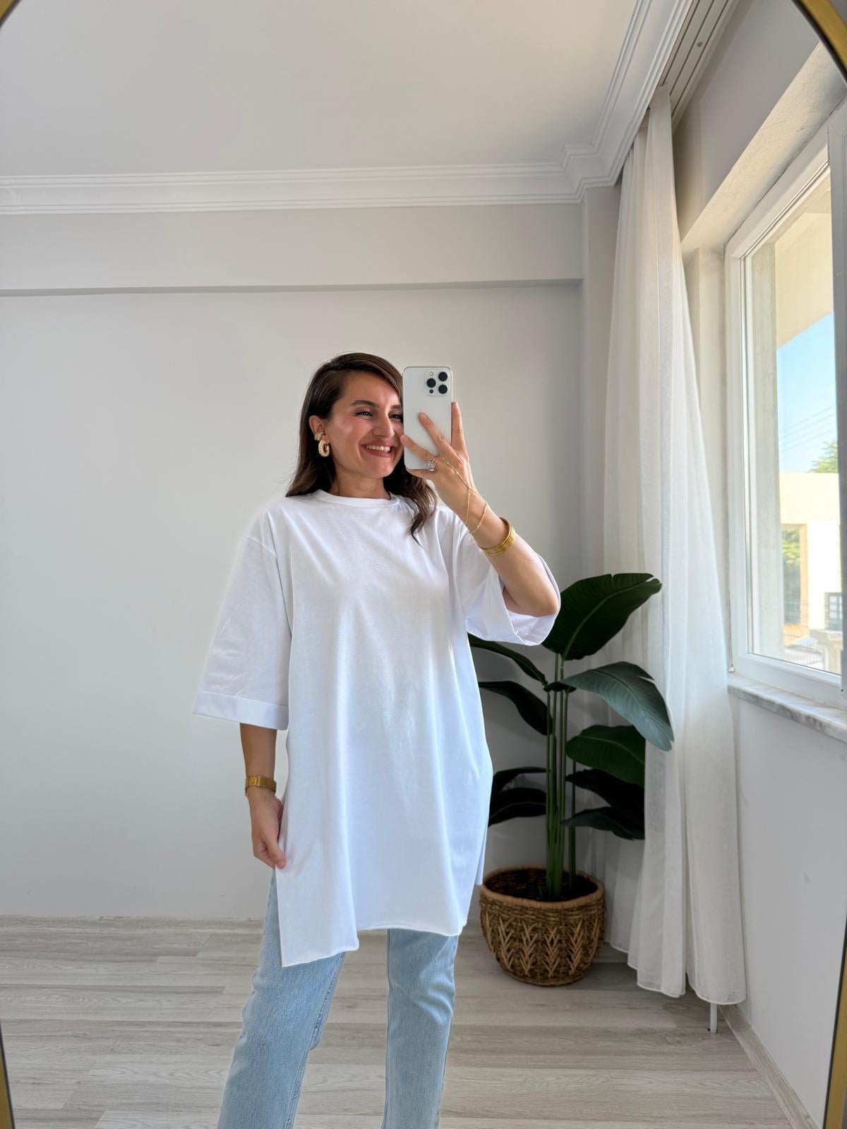 Beyaz Bisiklet Yaka Yanları Yırtmaçlı Tshirt 279024