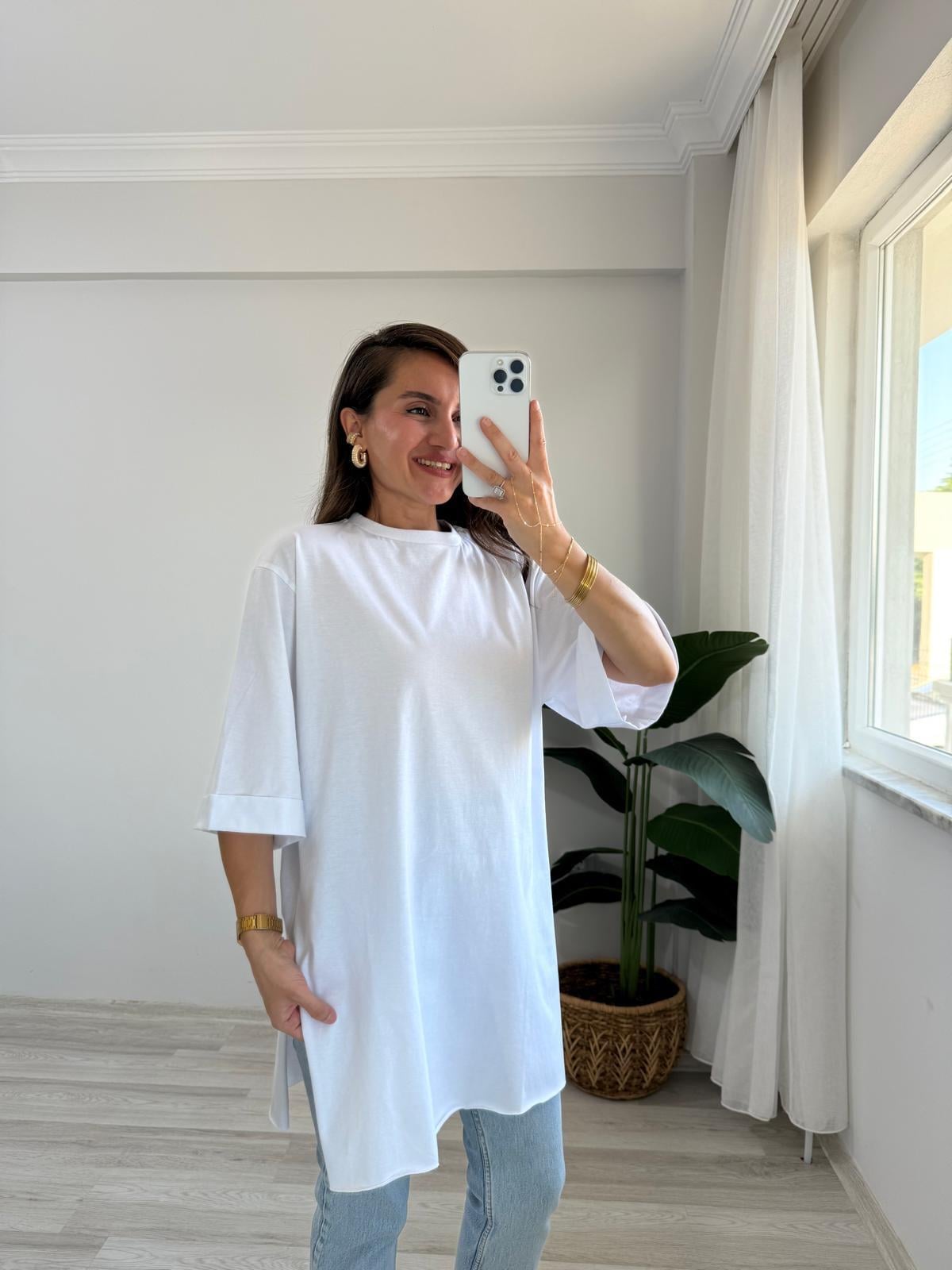Beyaz Bisiklet Yaka Yanları Yırtmaçlı Tshirt 279024