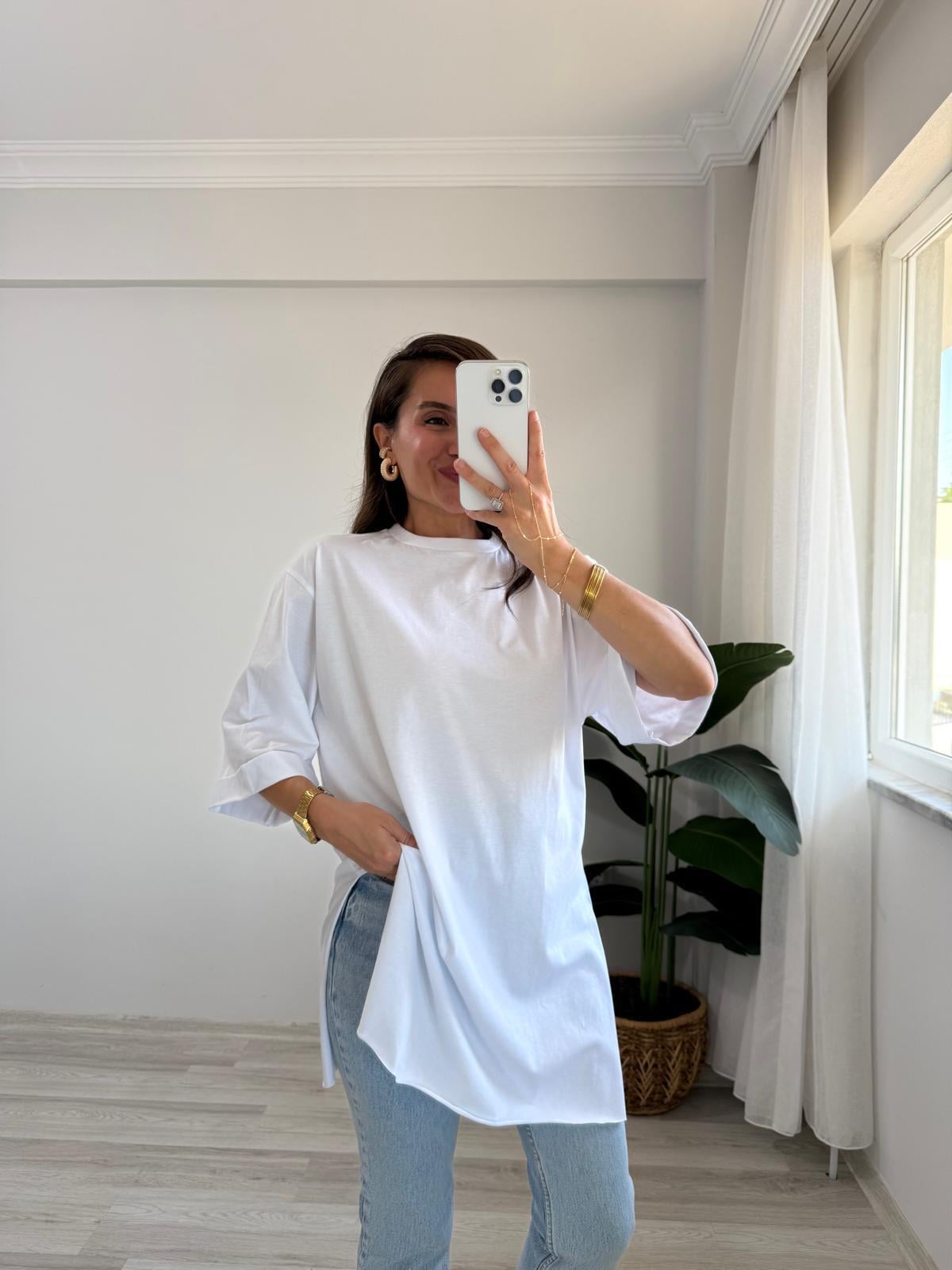 Beyaz Bisiklet Yaka Yanları Yırtmaçlı Tshirt 279024