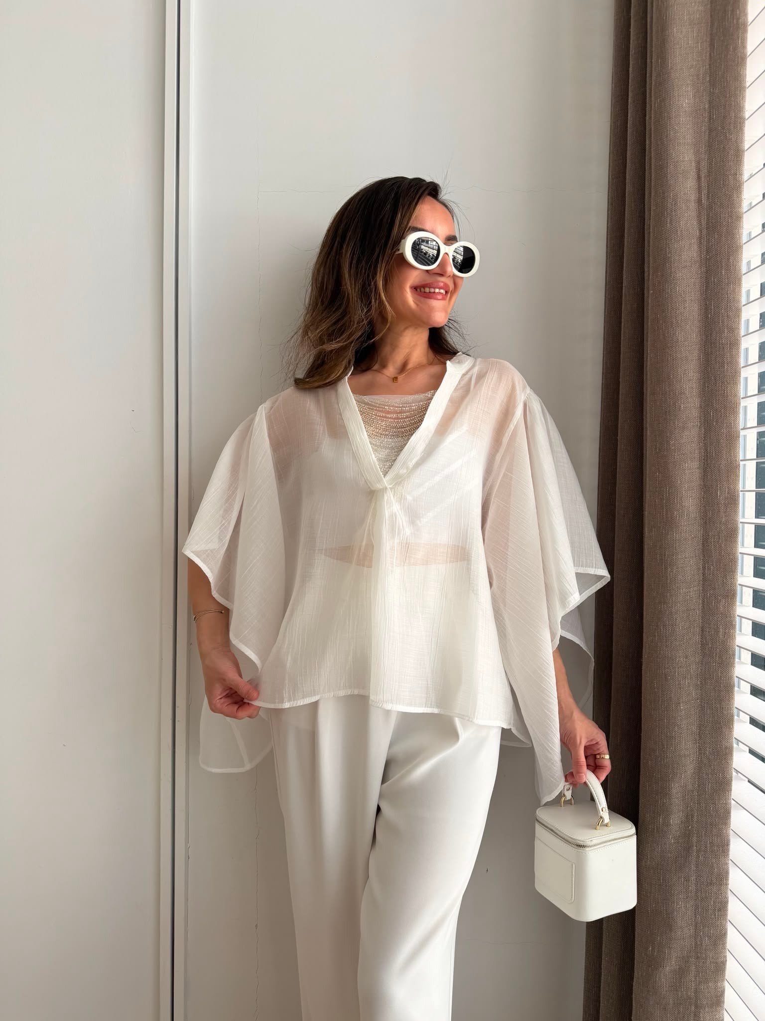 Beyaz Boncuk Detaylı Volanlı Transparan Bluz 7839