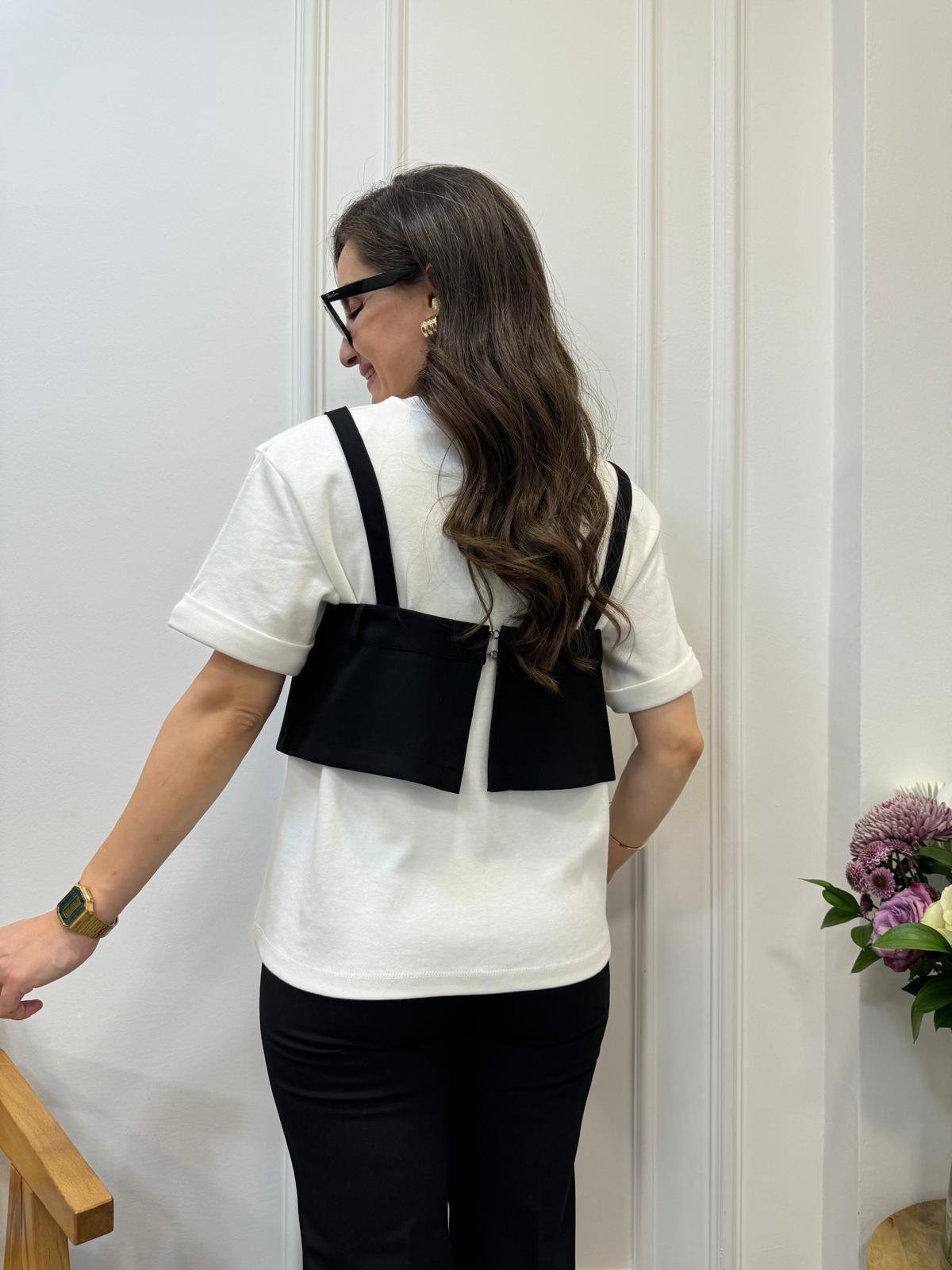 Beyaz Büstiyer Detaylı Tişört 012