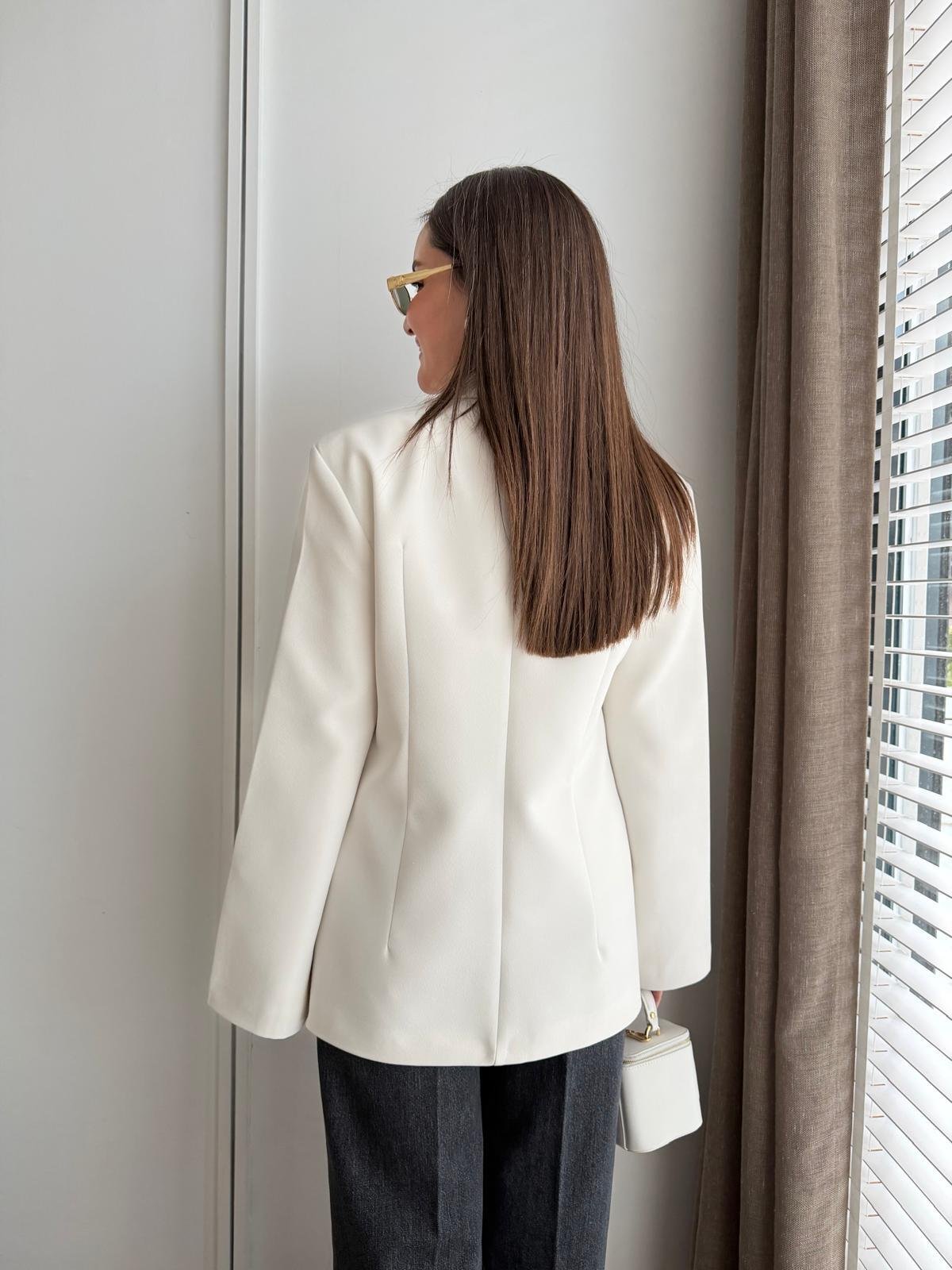 Beyaz Çapraz Düğmeli Bilek Detaylı Blazer Ceket 9703