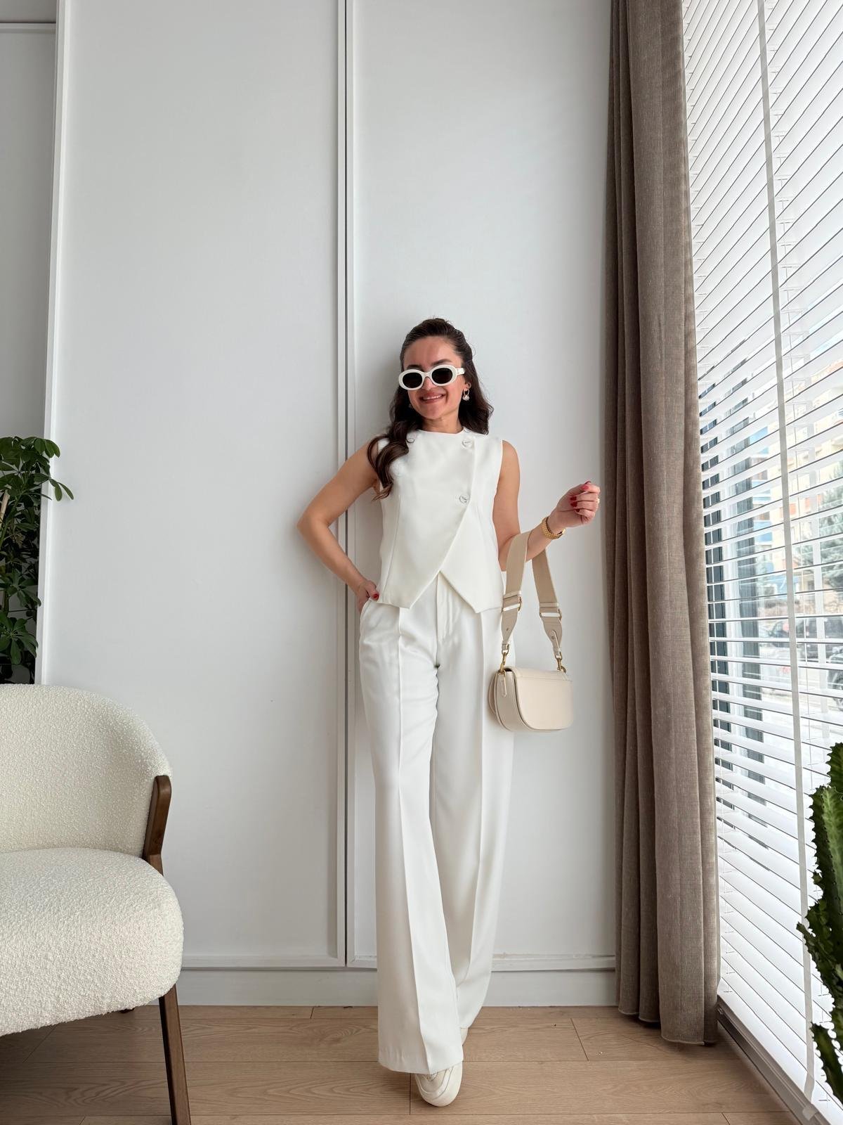 Beyaz Çapraz Düğmeli Bol Paça Pantolon Yelek Takım 16506