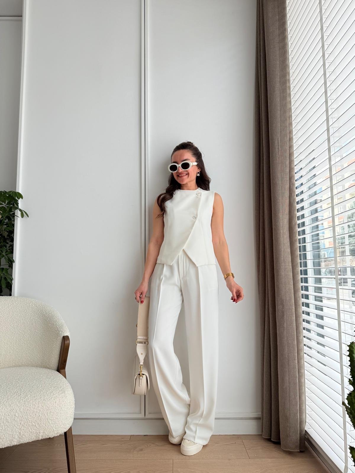 Beyaz Çapraz Düğmeli Bol Paça Pantolon Yelek Takım 16506
