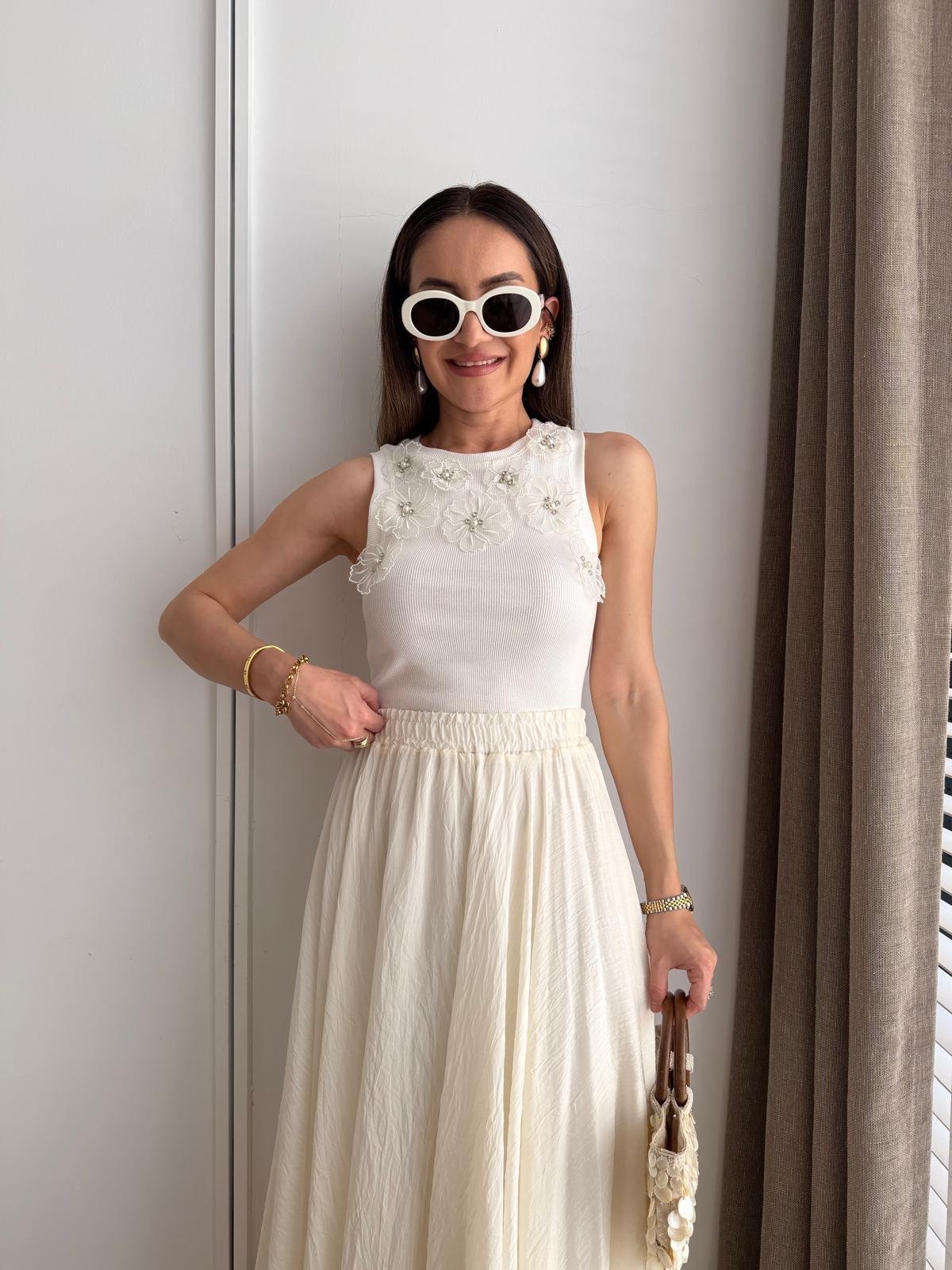 Beyaz Çiçek Aksesuarlı Fitilli Sıfır Kol Body 8217