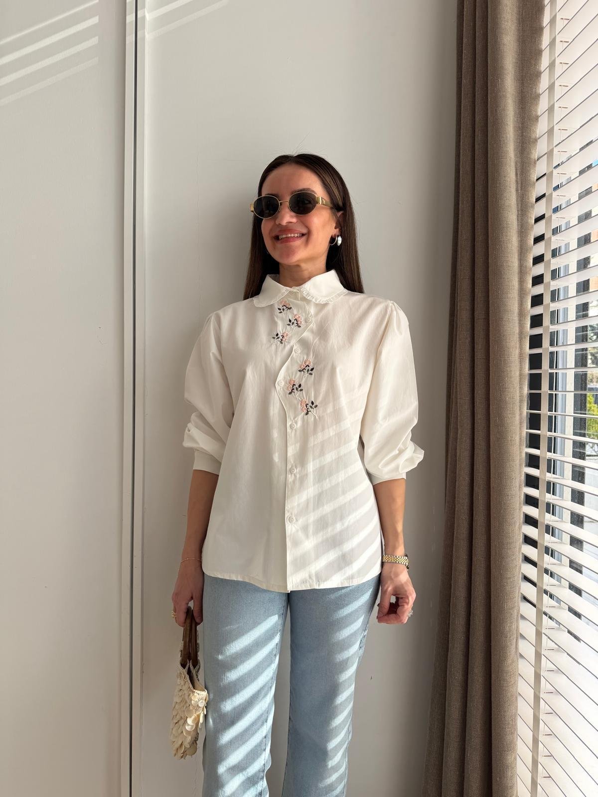 Beyaz Çiçek İşlemeli Poplin Gömlek 265118