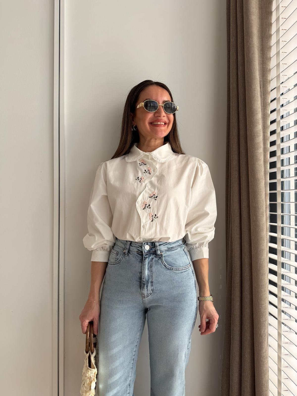 Beyaz Çiçek İşlemeli Poplin Gömlek 265118