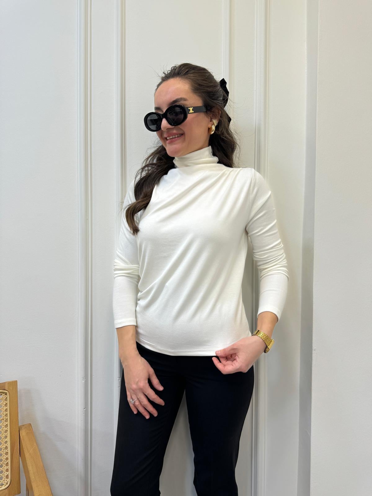 Beyaz Dik Yaka Omuz Drapeli Bluz 16561