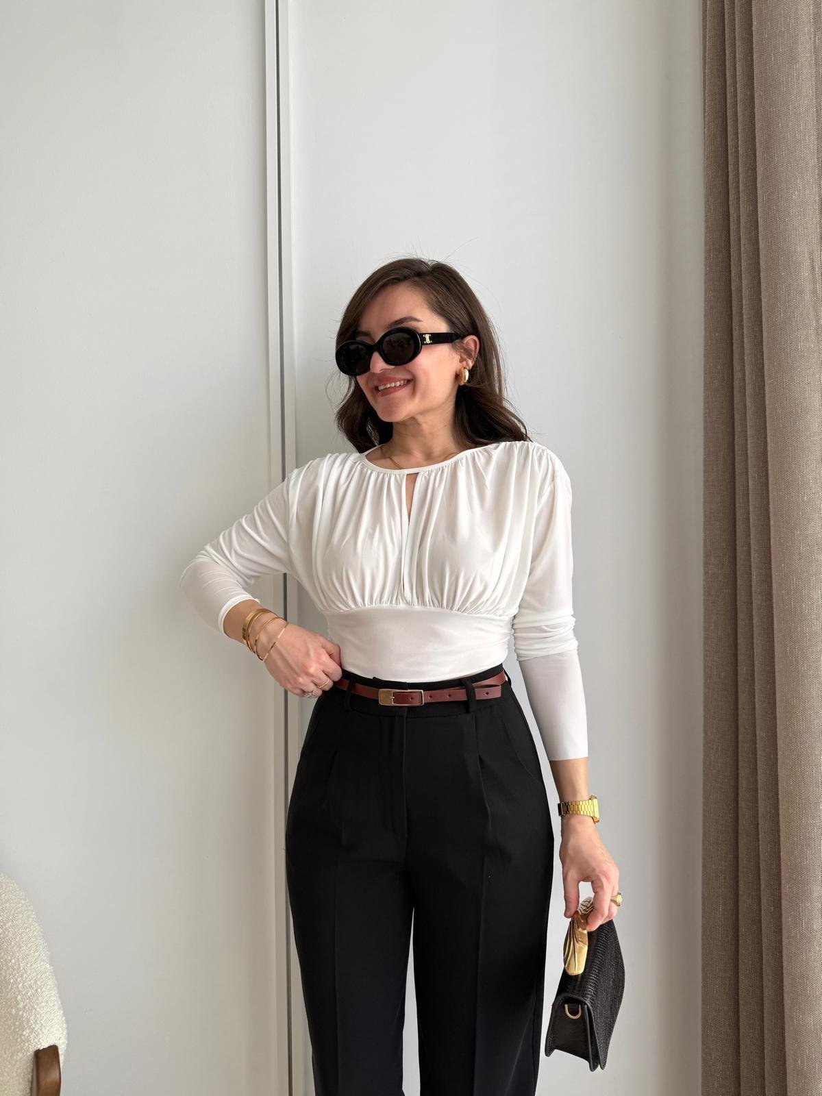 Beyaz Drapeli Dekolte Detaylı Tasarım Bluz 1502