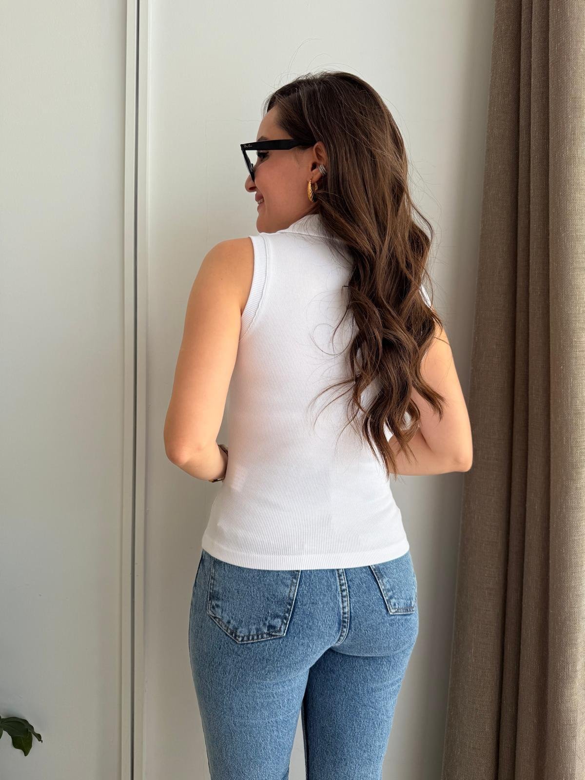 Beyaz Fermuarlı Polo Yaka Bluz 251023