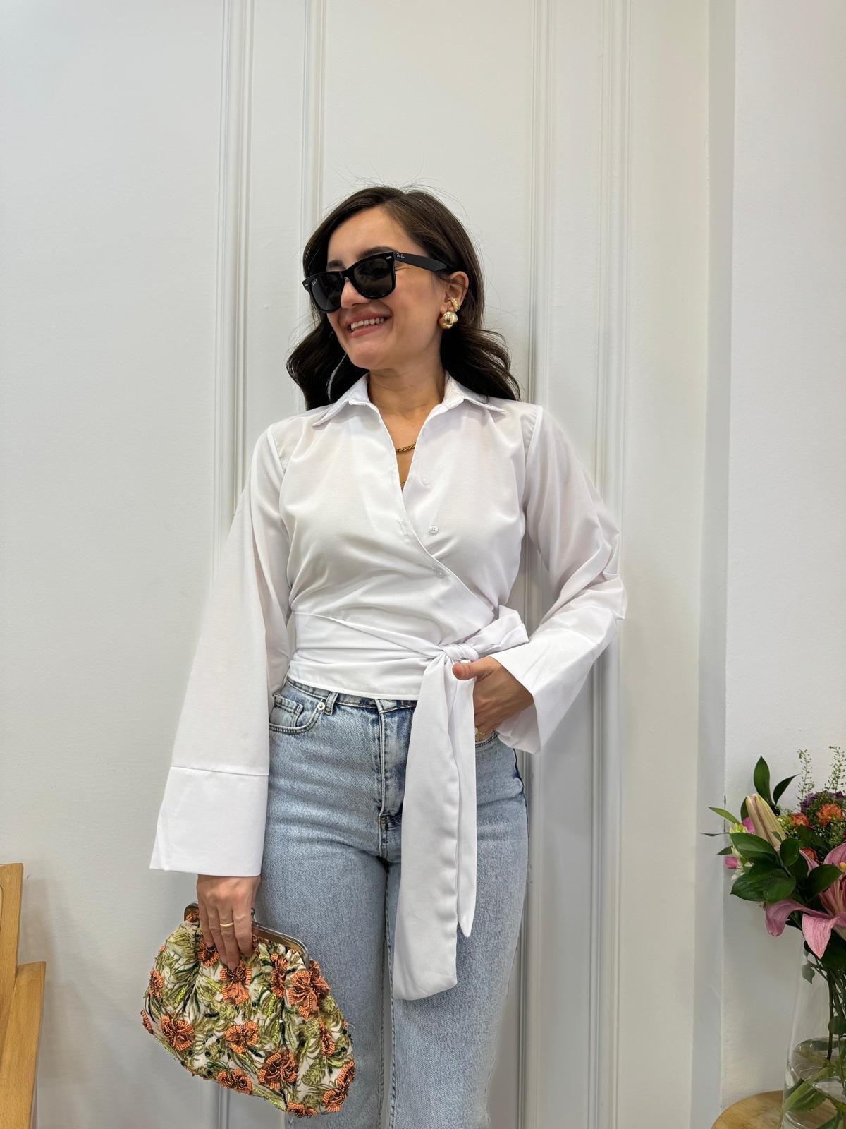 Beyaz Geniş Manşetli Tasarım Gömlek 502