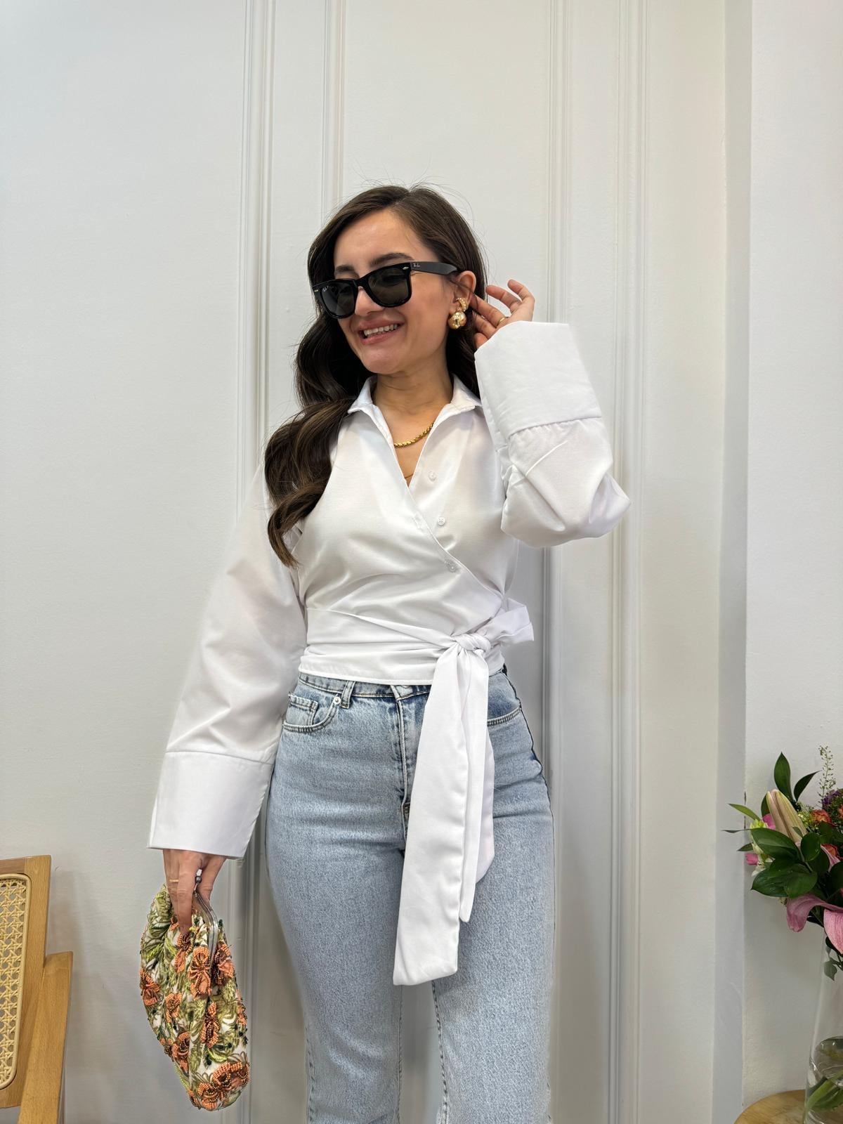 Beyaz Geniş Manşetli Tasarım Gömlek 502