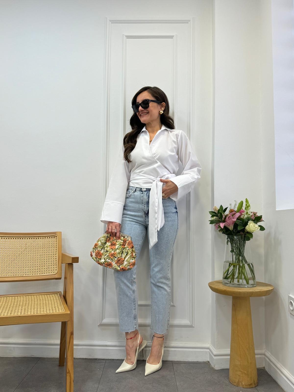 Beyaz Geniş Manşetli Tasarım Gömlek 502