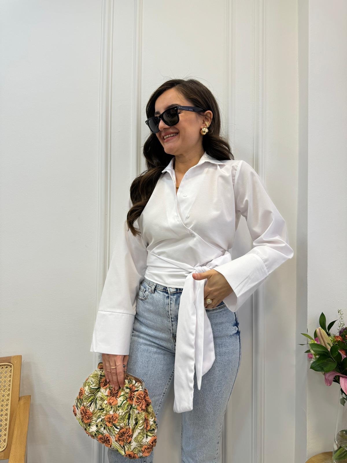 Beyaz Geniş Manşetli Tasarım Gömlek 502