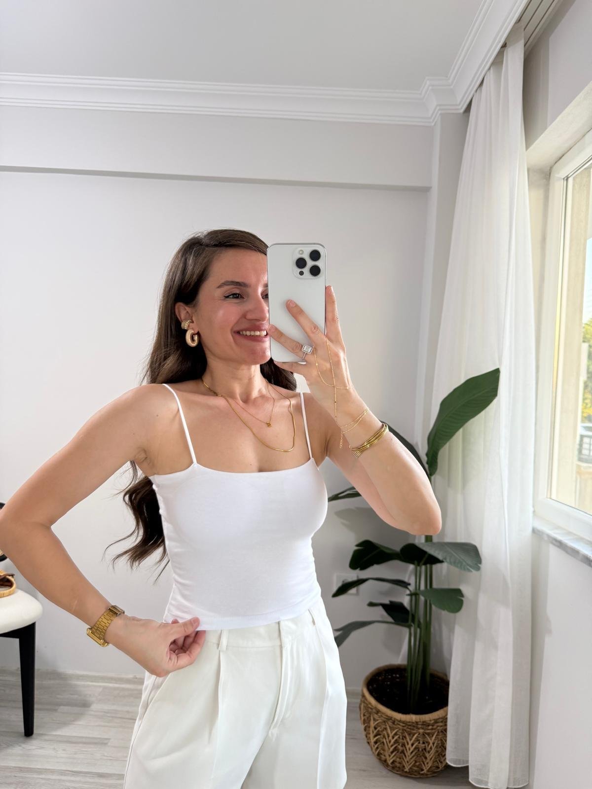 Beyaz Göğüs Petli Askılı Crop 16967