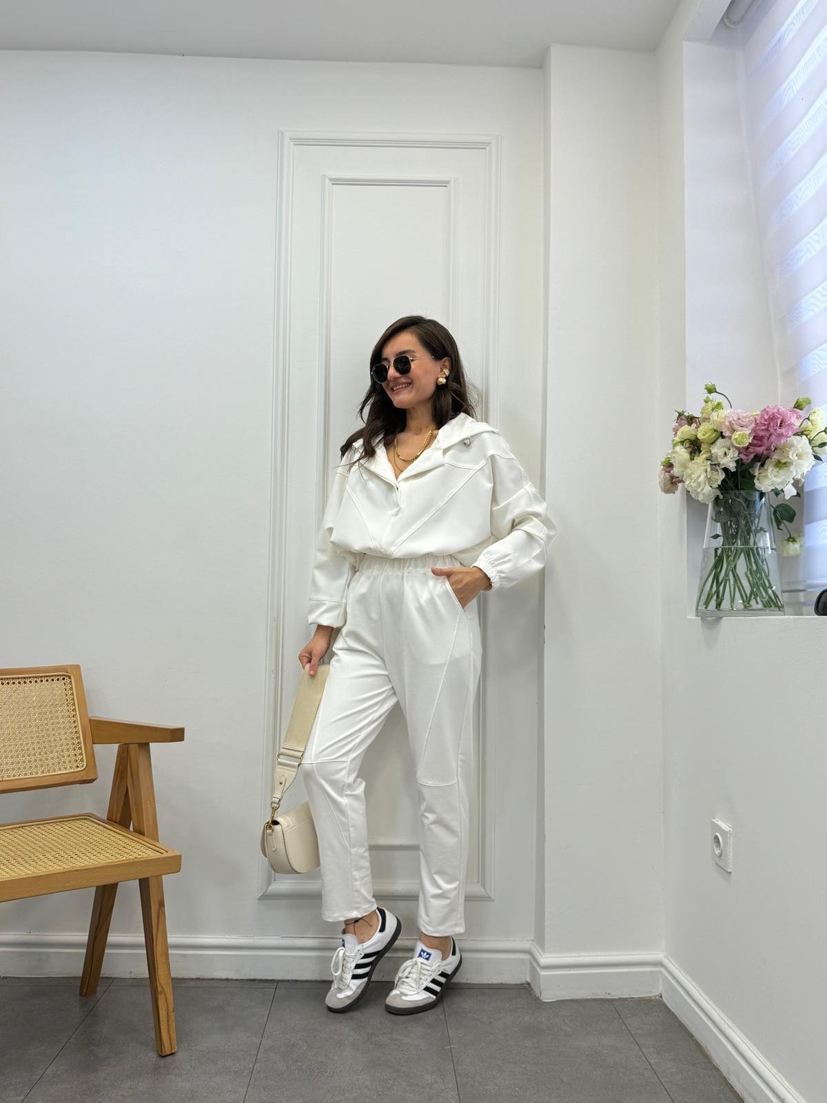 Beyaz İki İplik Gizli Düğme Detaylı Sweatshirt 01529