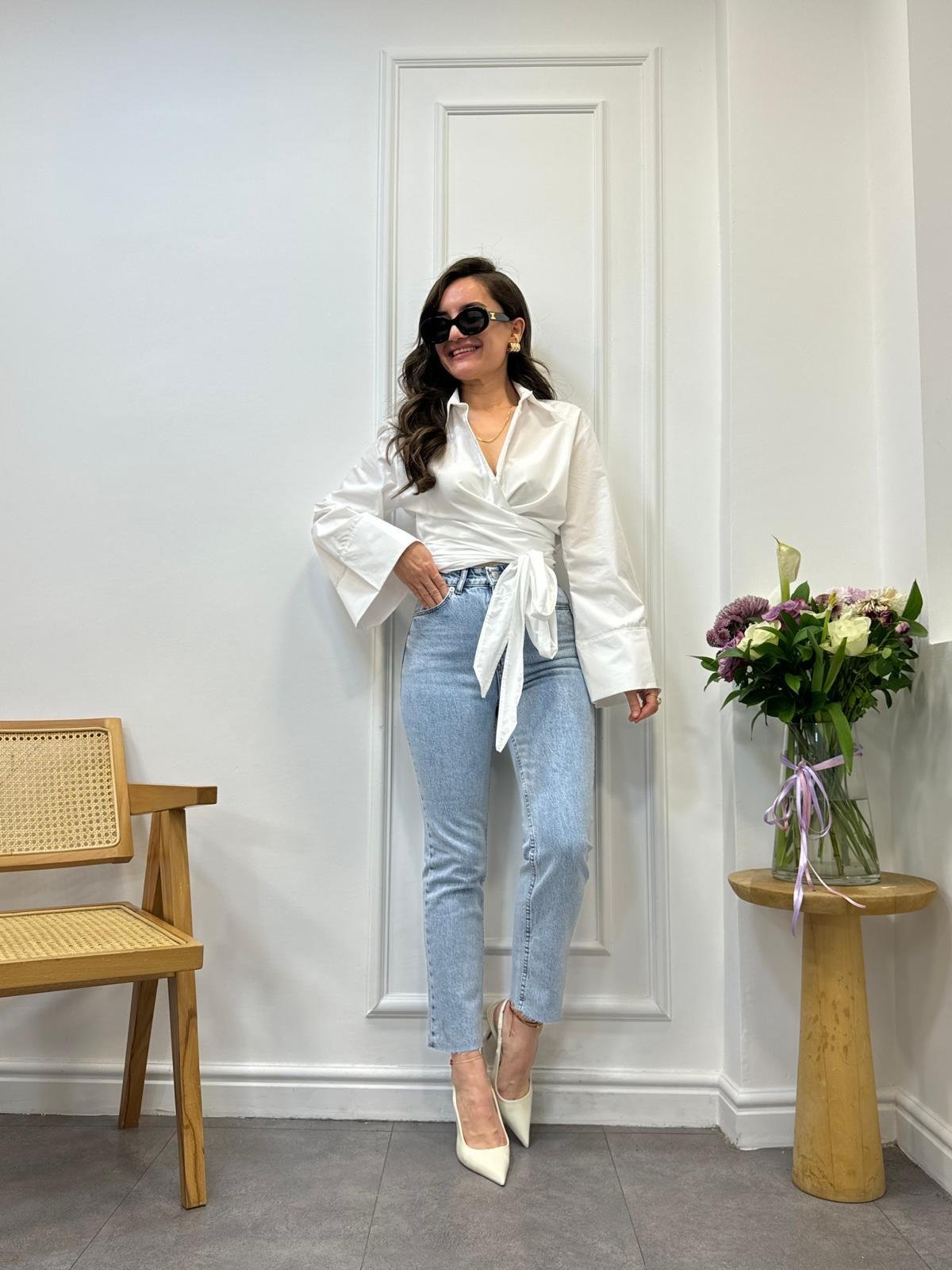 Beyaz İspanyol Kol Bağlama Detaylı Gömlek 3107