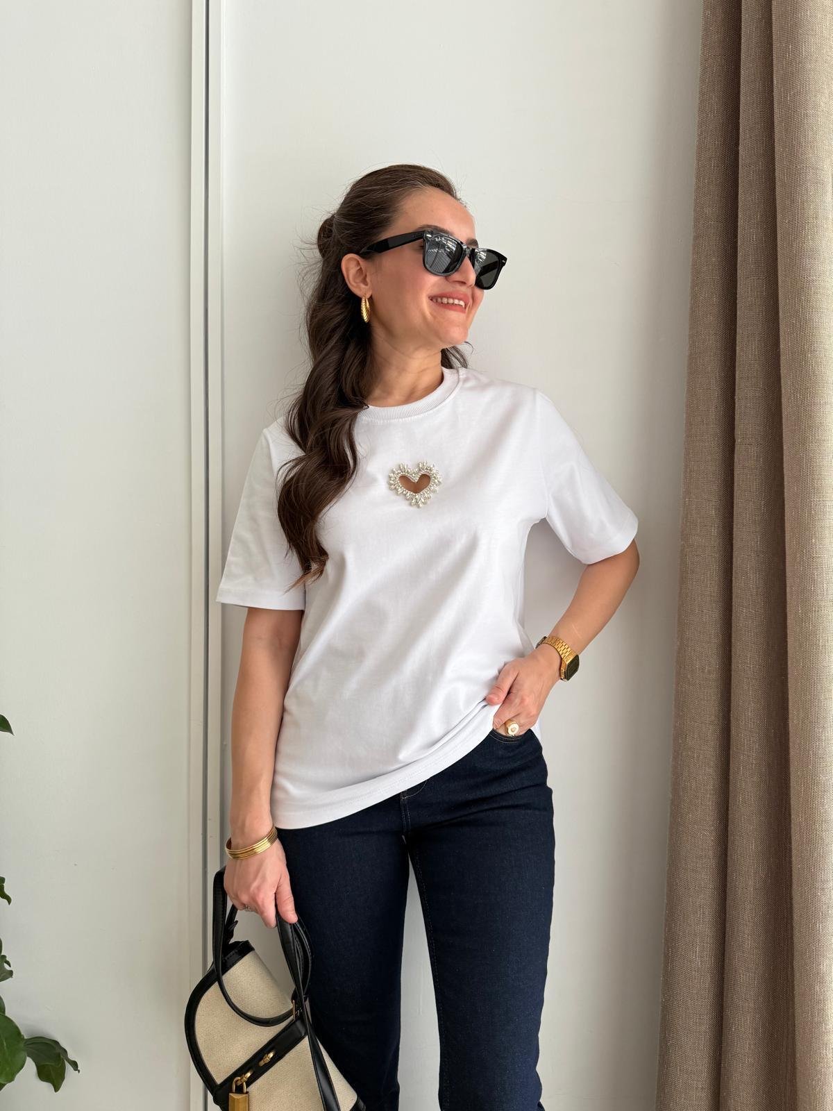 Beyaz Kalp Detaylı Tshirt 251058