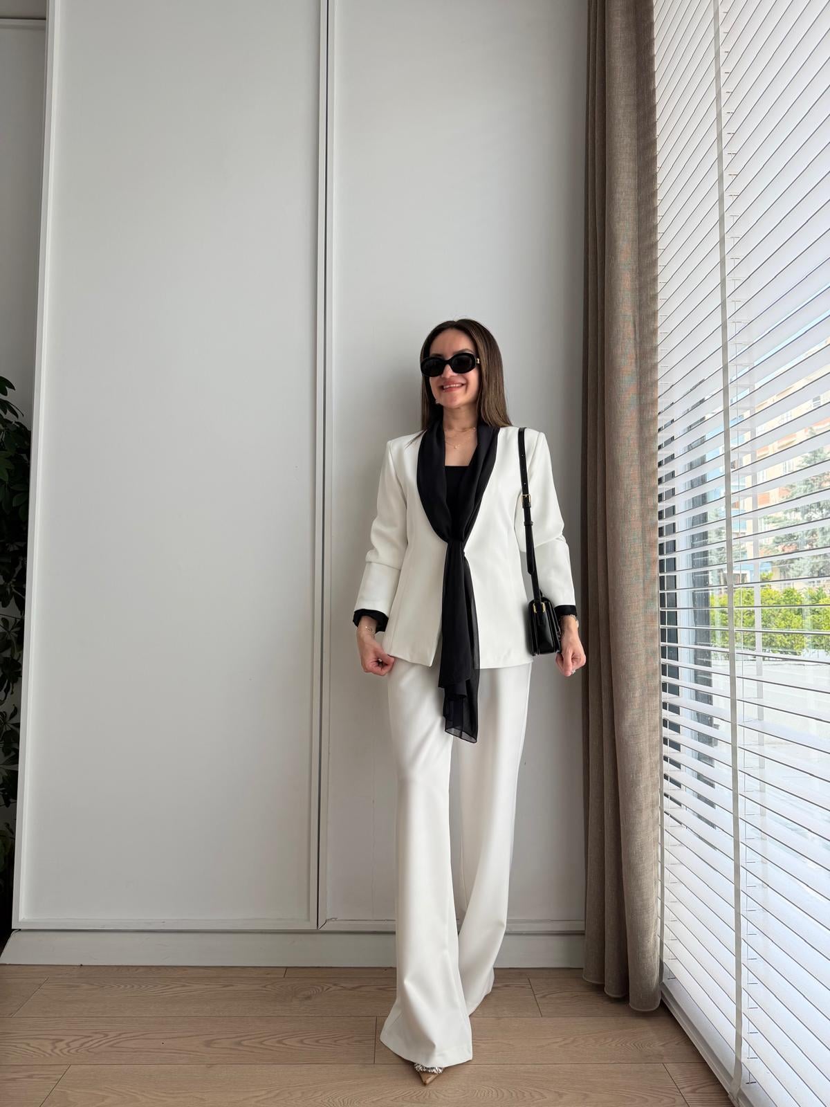 Beyaz Kendinden Fularlı Ceket Pantolon Takım 9287