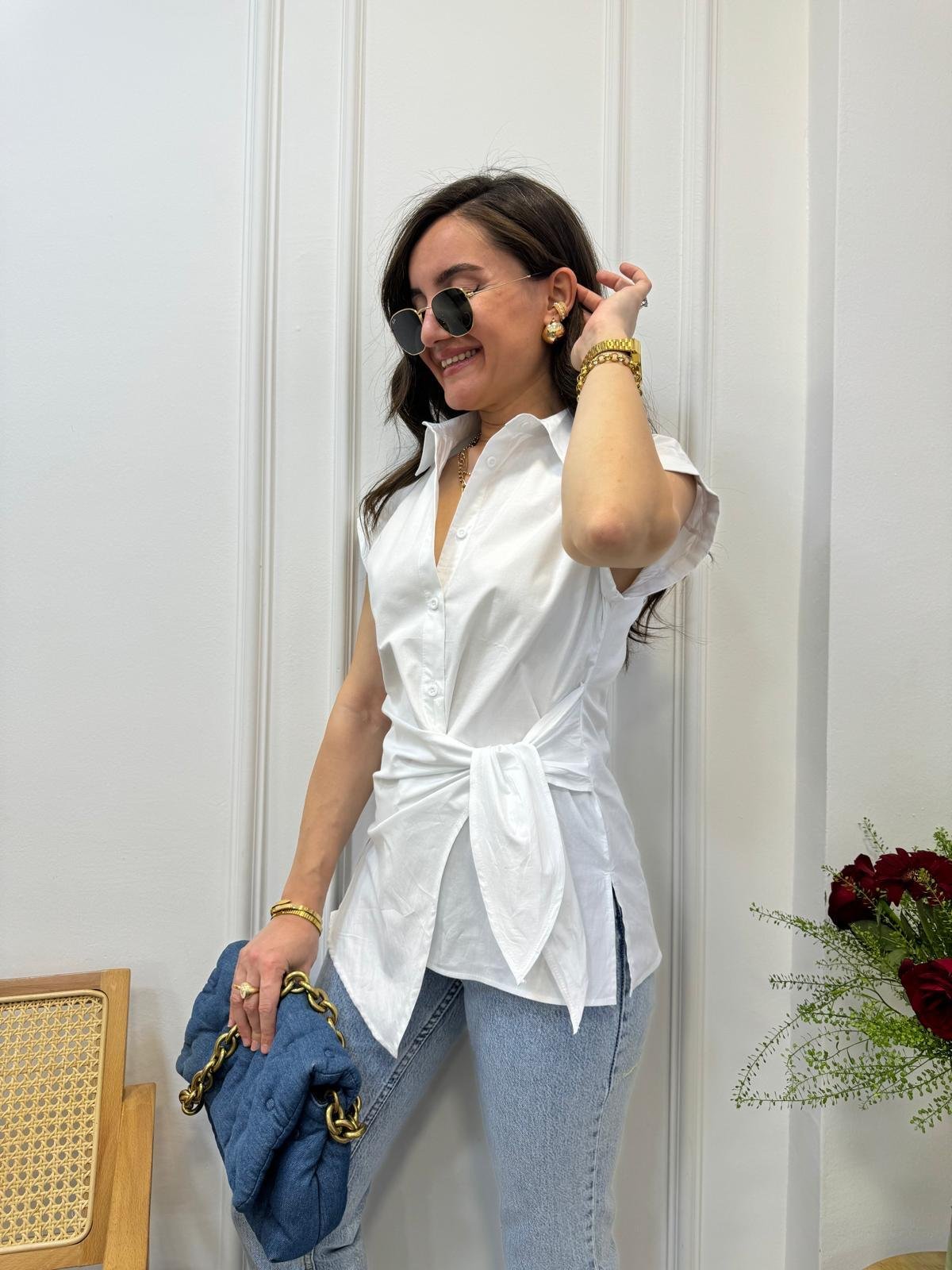 Beyaz Kısa Kollu Yan Bağlamalı Gömlek 0355