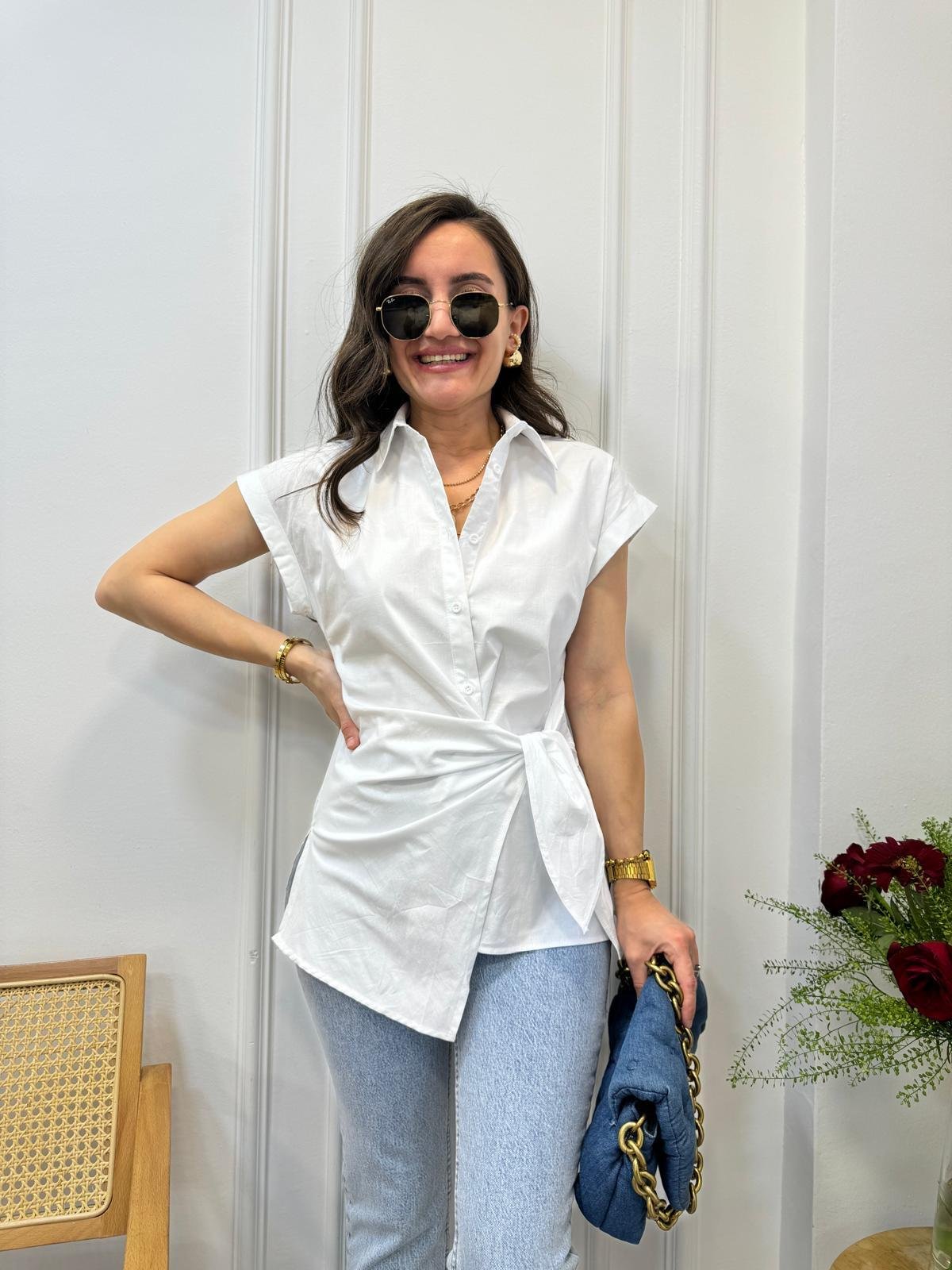 Beyaz Kısa Kollu Yan Bağlamalı Gömlek 0355