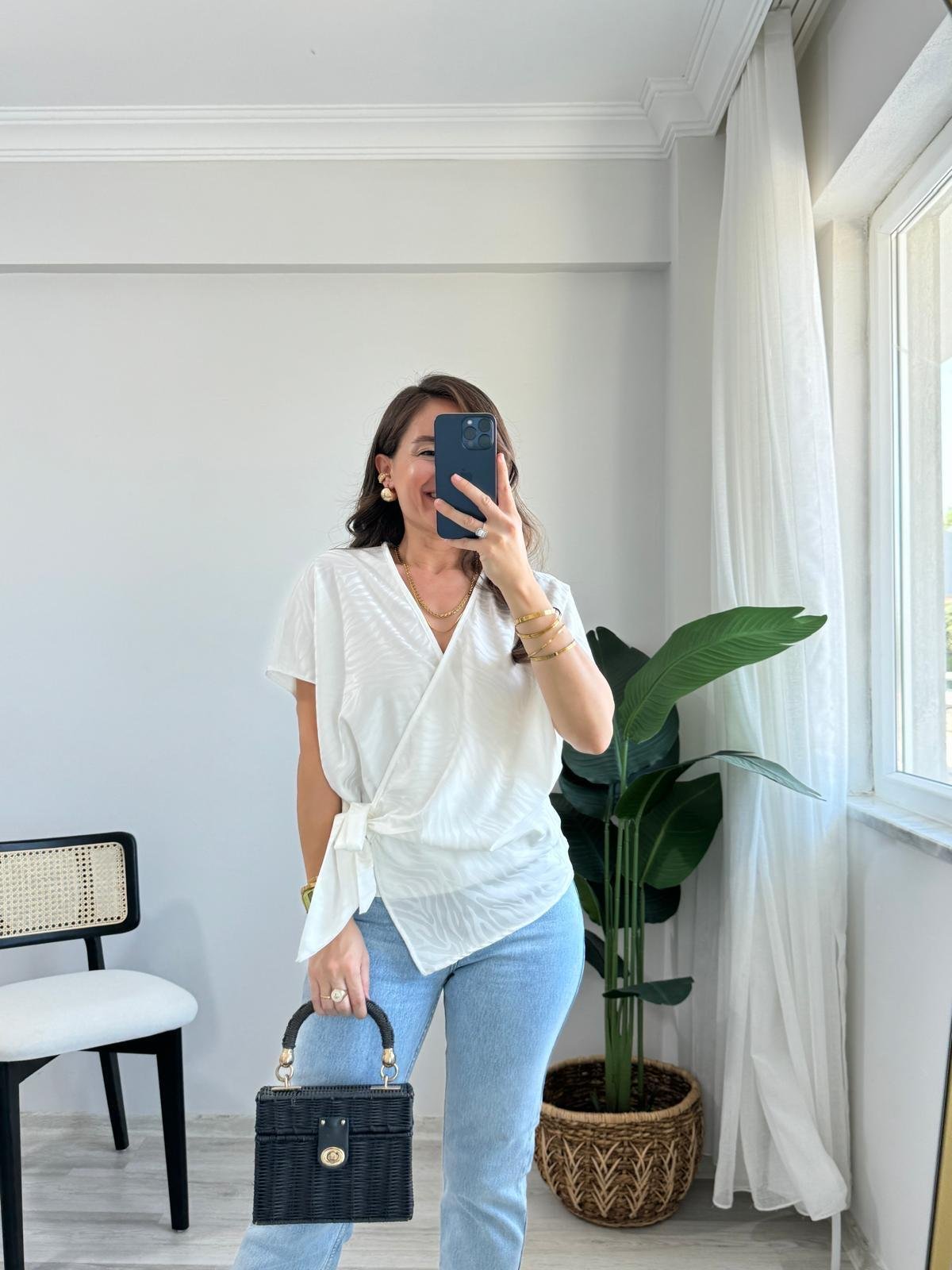 Beyaz Kruvaze Zebra Desen Yan Bağlamalı Saten Bluz 1221