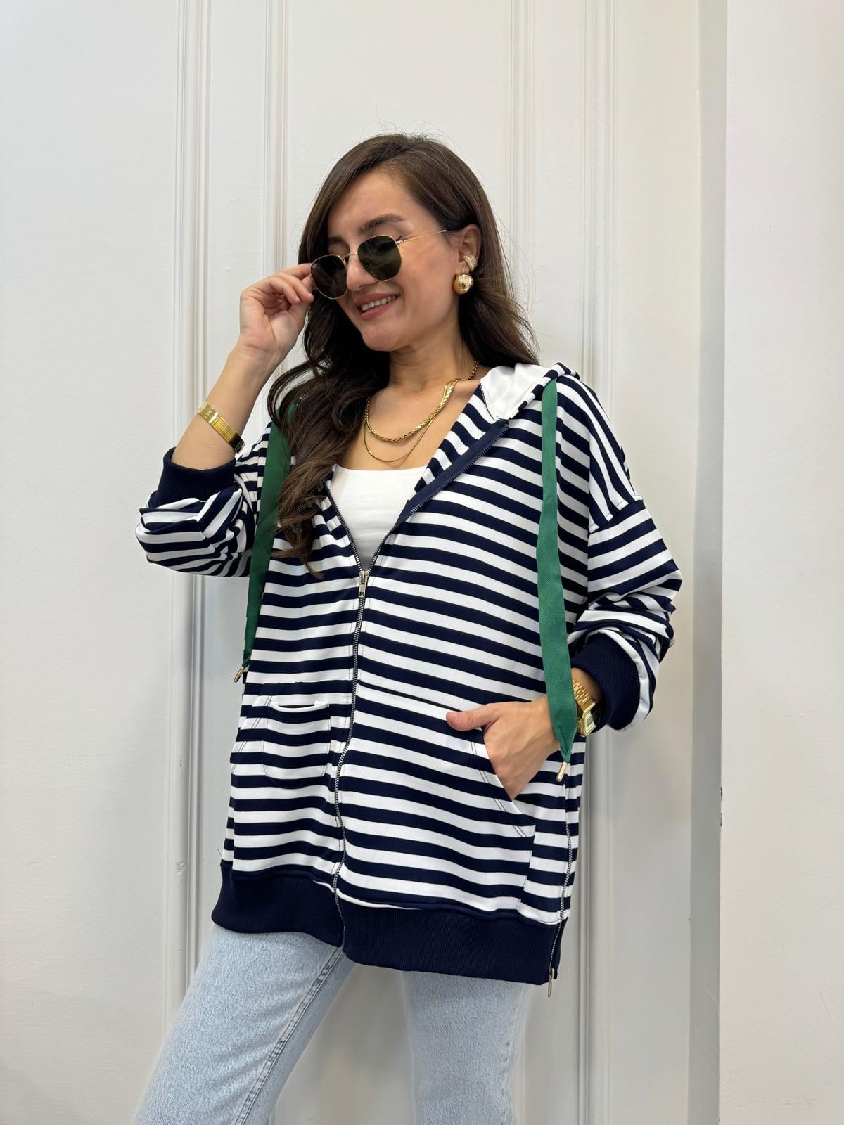 Beyaz Lacivert Çizgili Cep Detaylı Sweatshırt 35244