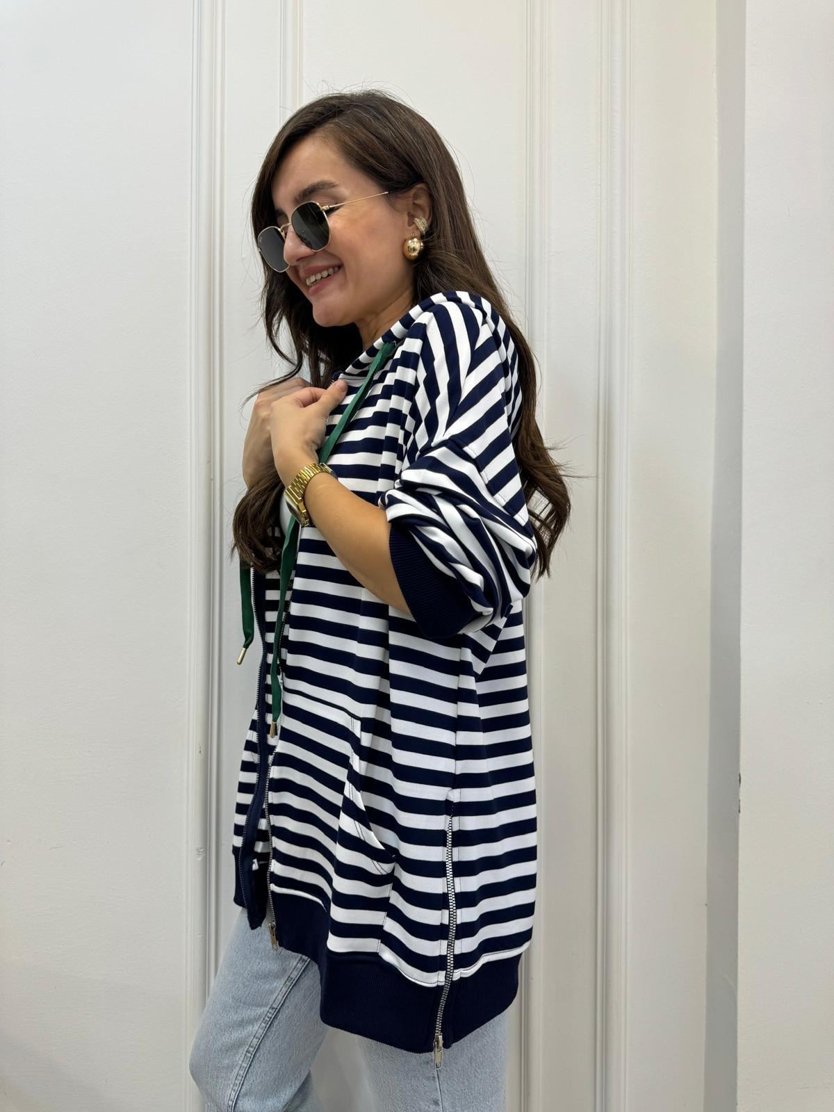 Beyaz Lacivert Çizgili Cep Detaylı Sweatshırt 35244