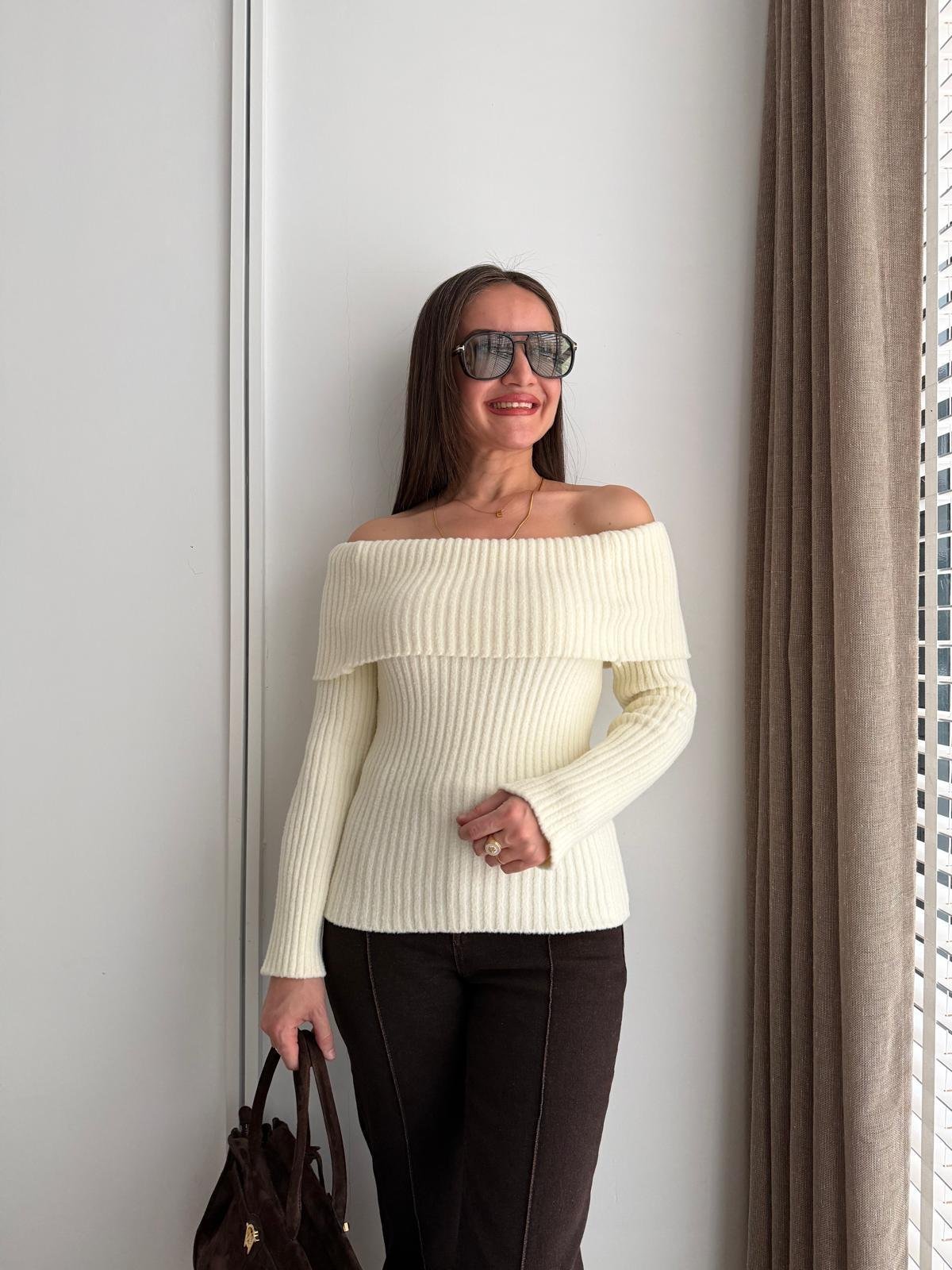 Beyaz Madonna Yaka Triko Kazak 5113