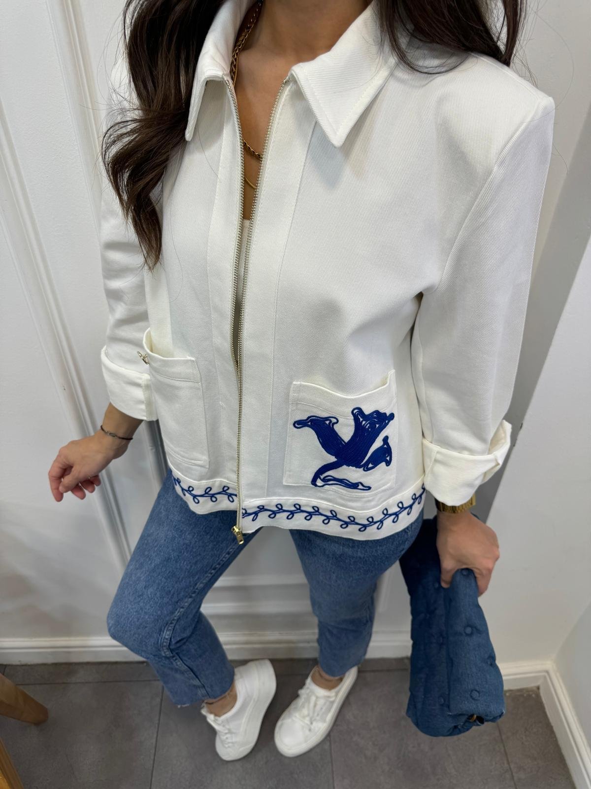 Beyaz Nakış Detaylı Cepli Gabardin Ceket 35221