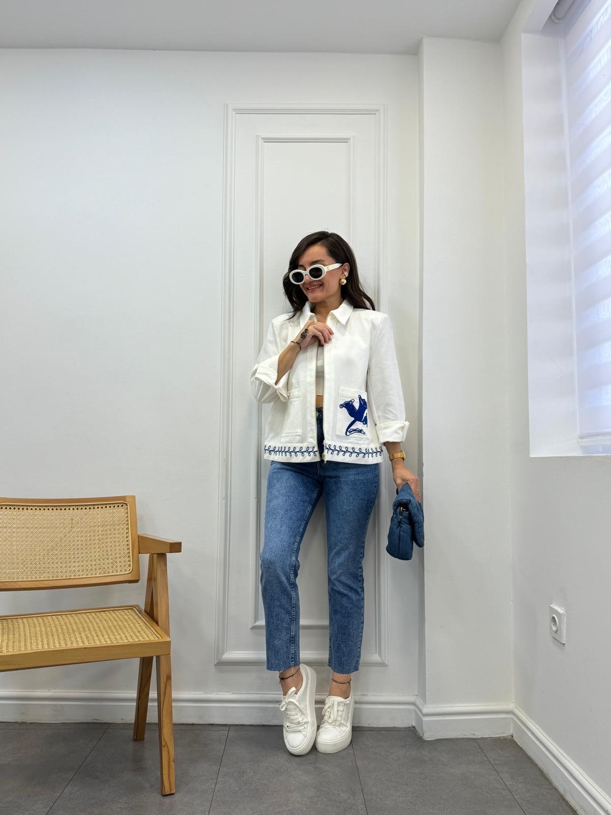 Beyaz Nakış Detaylı Cepli Gabardin Ceket 35221