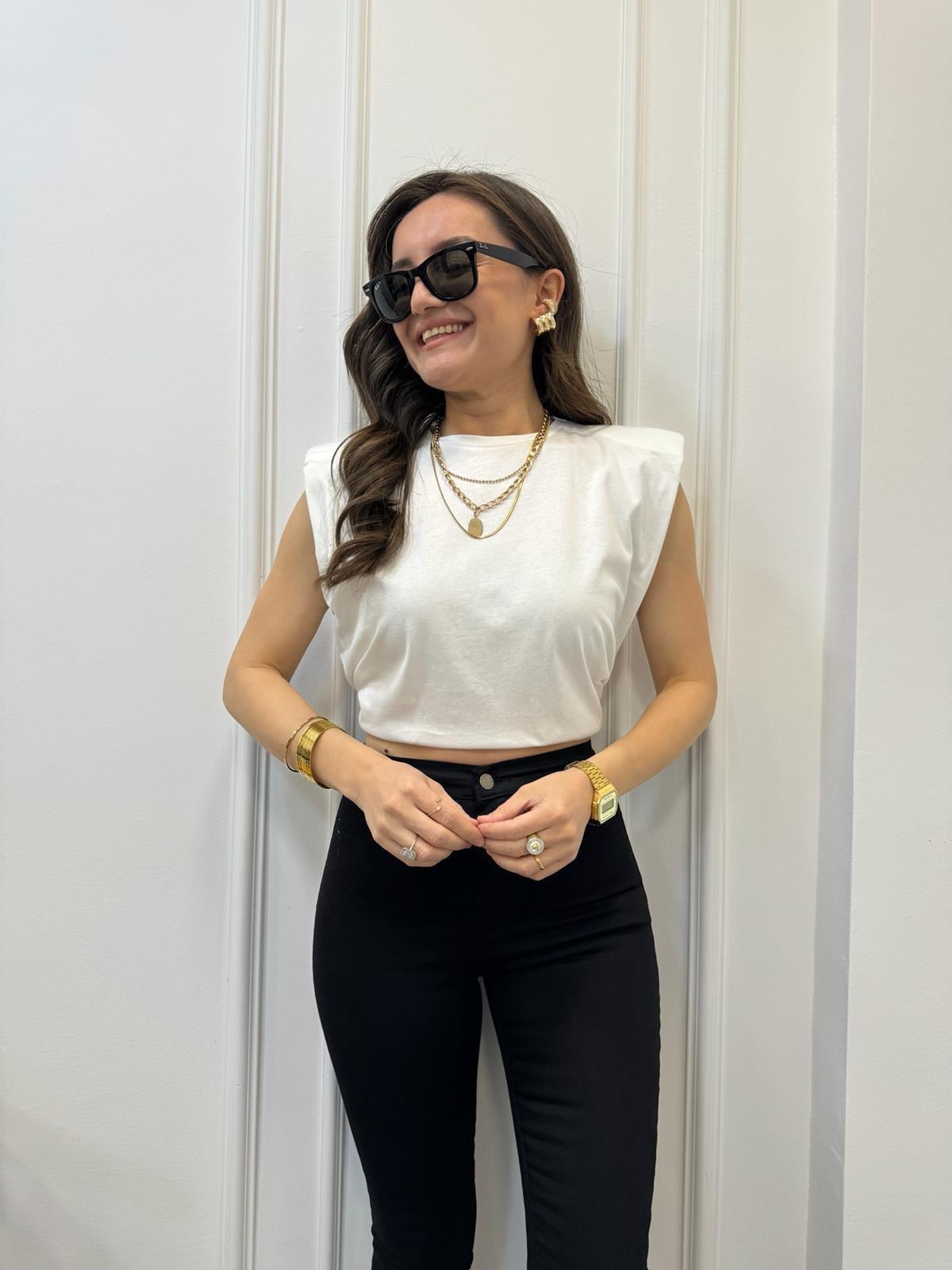 Beyaz Omuz Vatkalı Oversize Tişört 1215