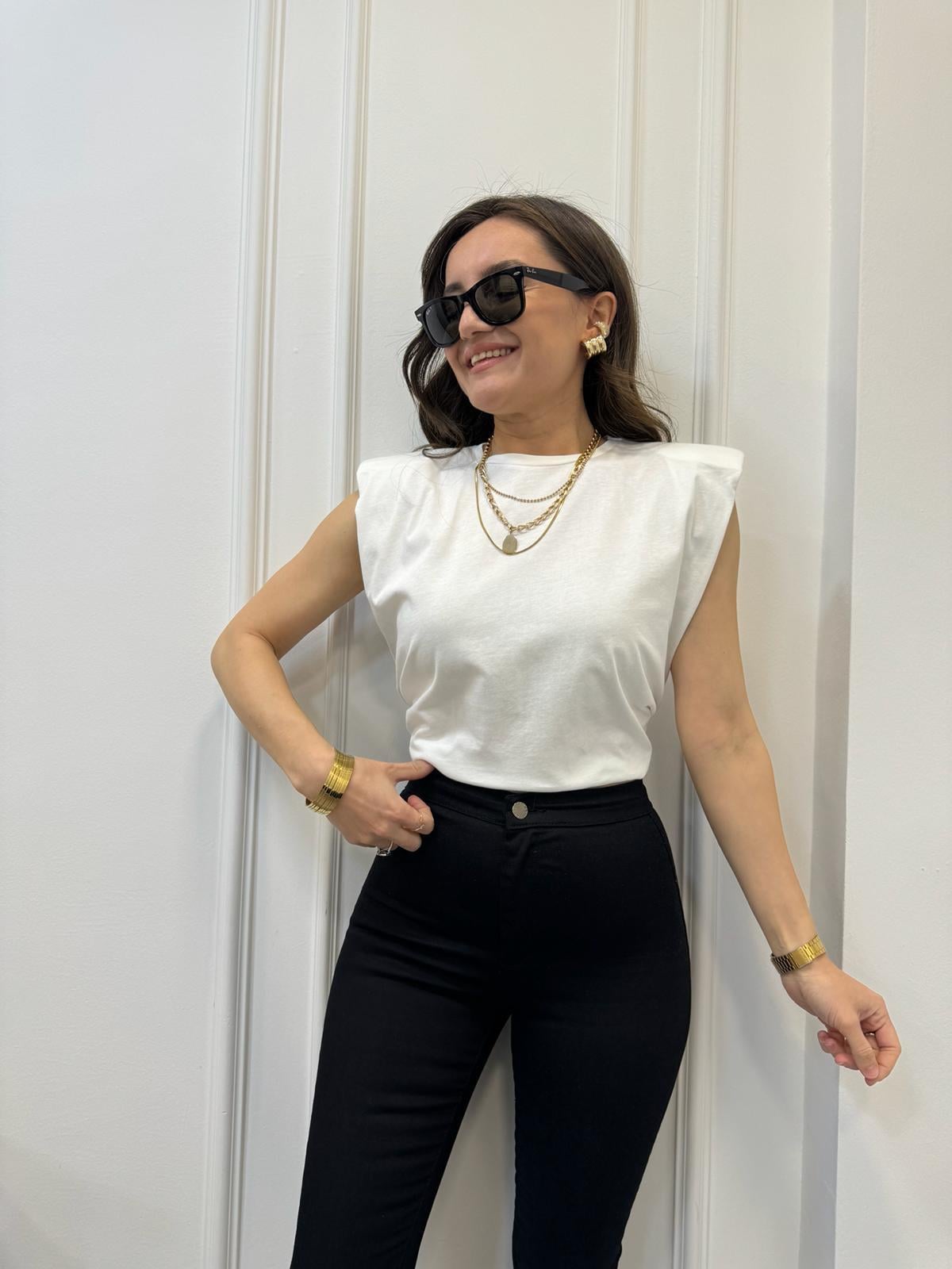 Beyaz Omuz Vatkalı Oversize Tişört 1215