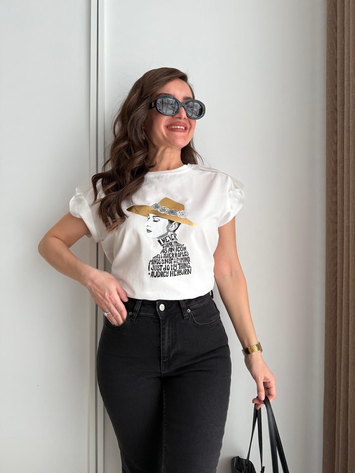 Beyaz Omuz Ve Kol Detaylı Figürlü Tshirt 28595