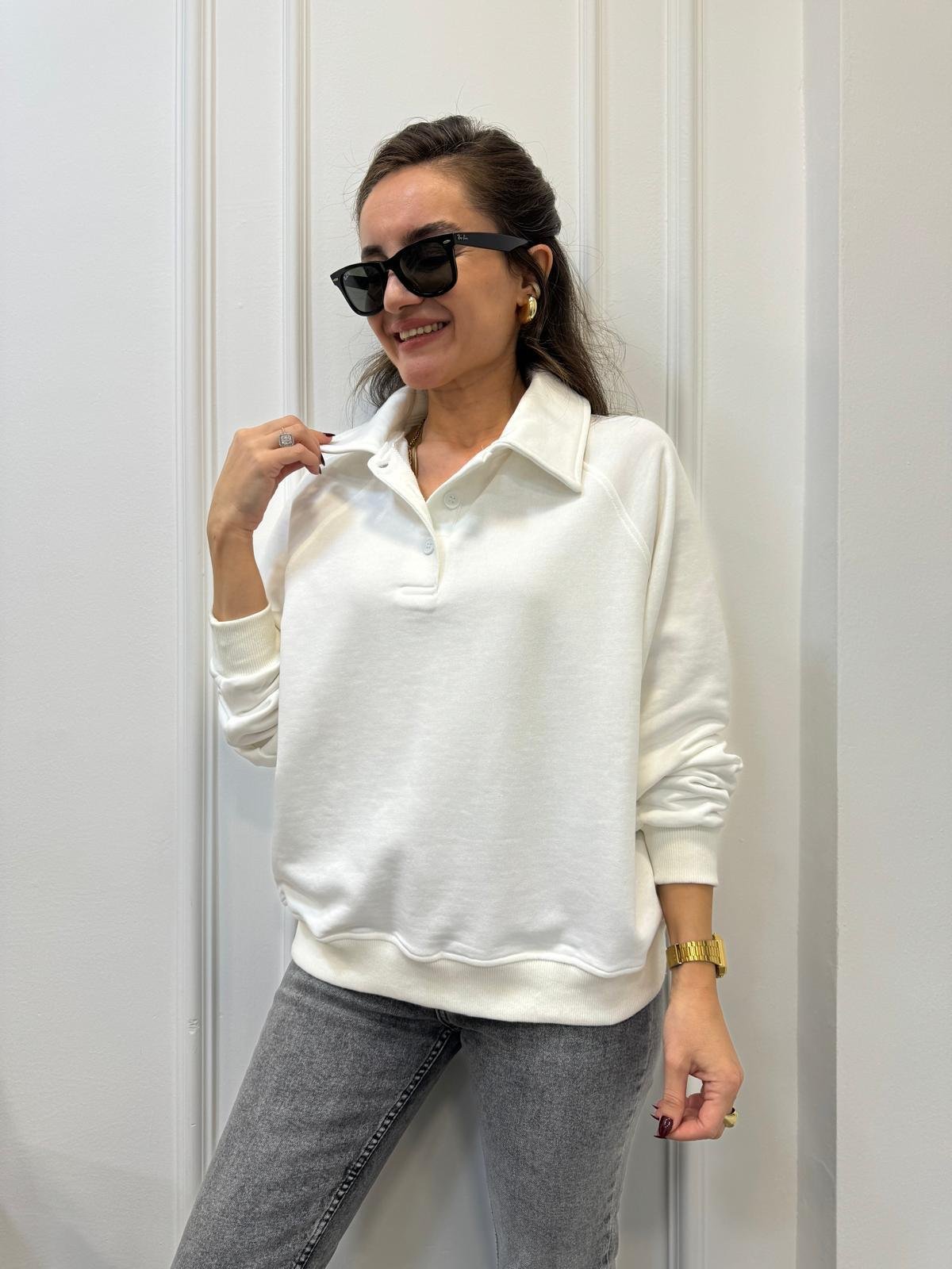 Beyaz Polo Yaka Düğmeli Sweatshırt 580094