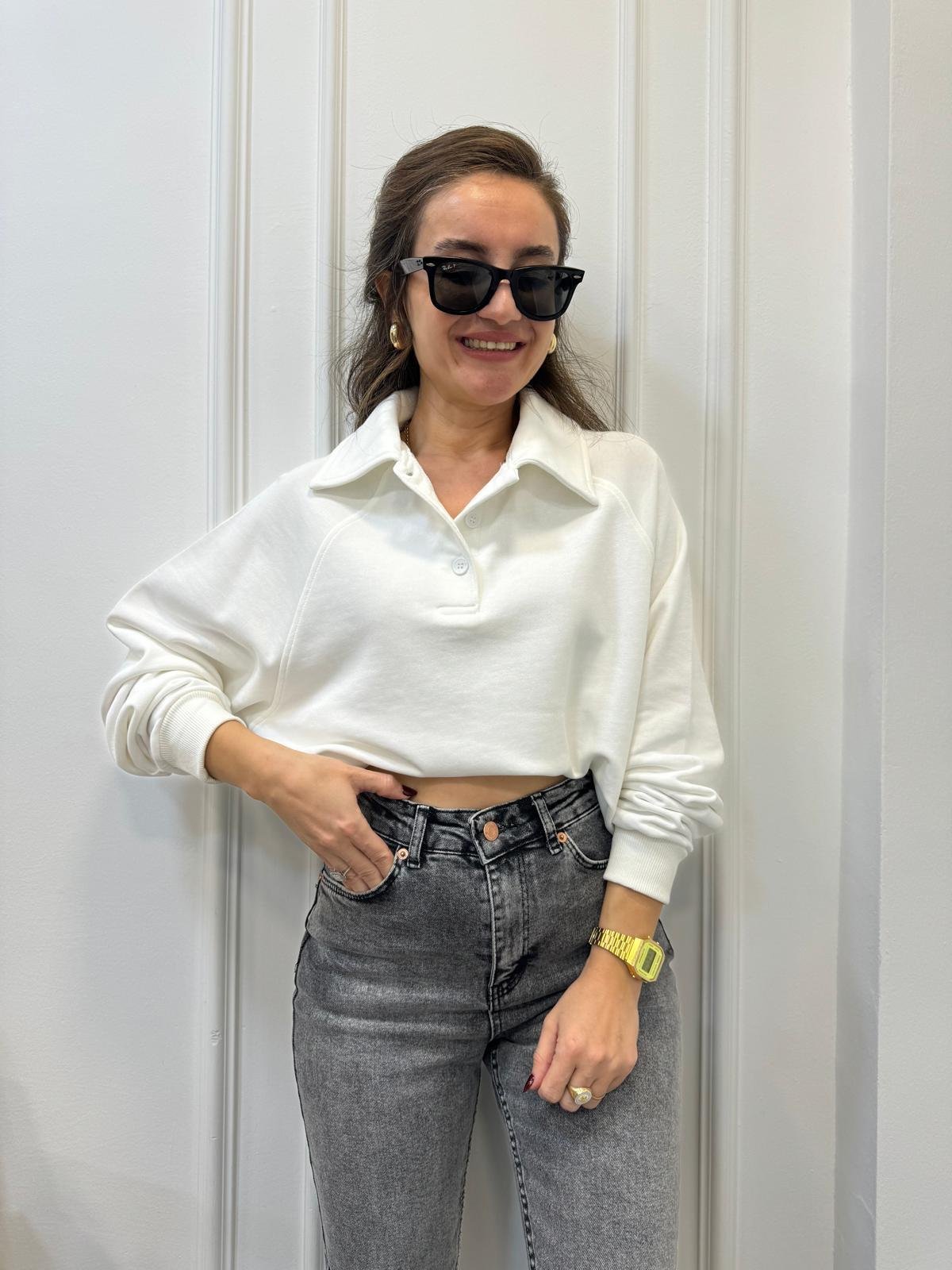 Beyaz Polo Yaka Düğmeli Sweatshırt 580094