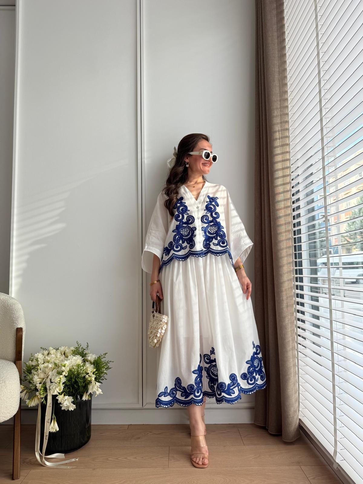 Beyaz Premium Seri Lacivert Nakışlı Gömlek-Etek Takım 7165