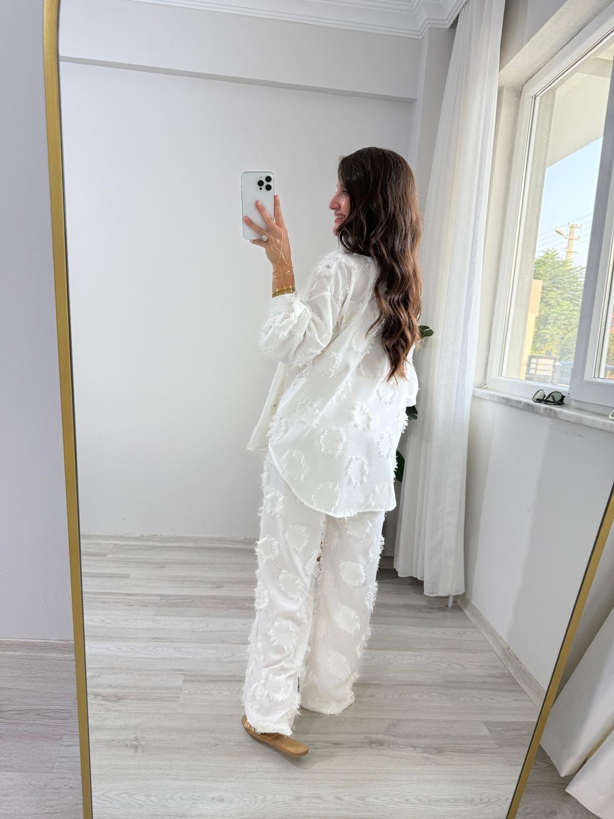 Beyaz Püsküllü Taş Detaylı Gömlek Pantolon Takım 2121