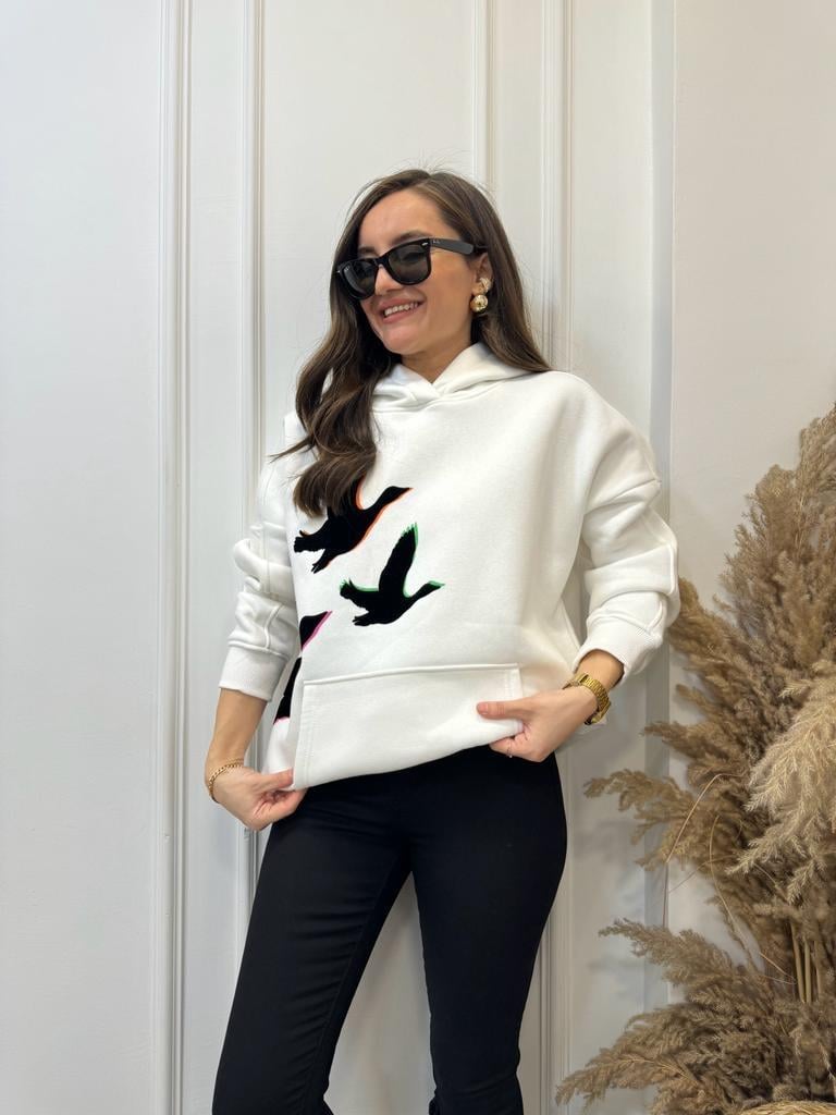 Beyaz Renkli Kuş Baskılı Kapüşonlu Cepli Sweatshirt 1011