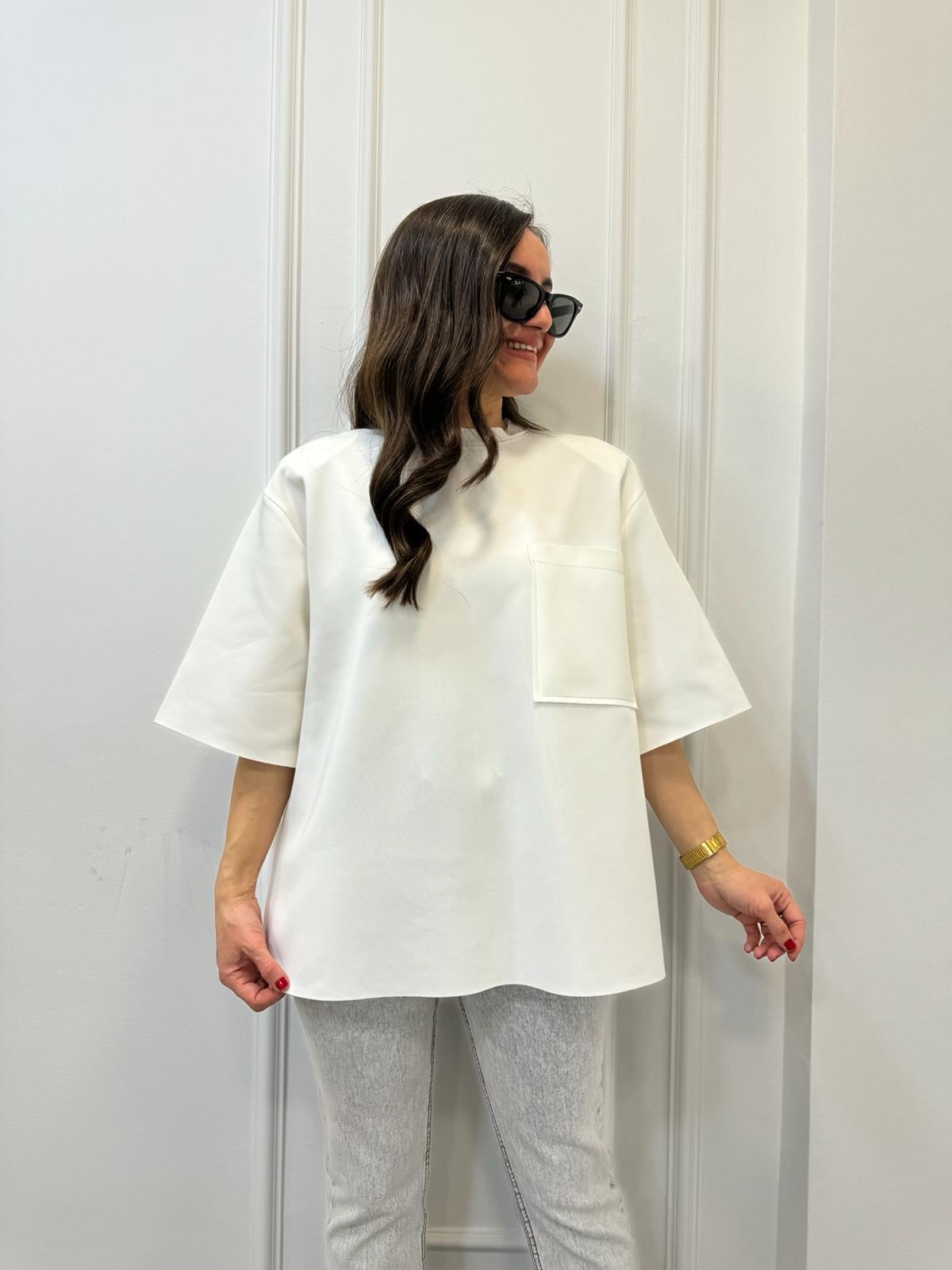 Beyaz Tek Cepli Scuba Kumaş Arka Zincirli Oversize Tişört 4010