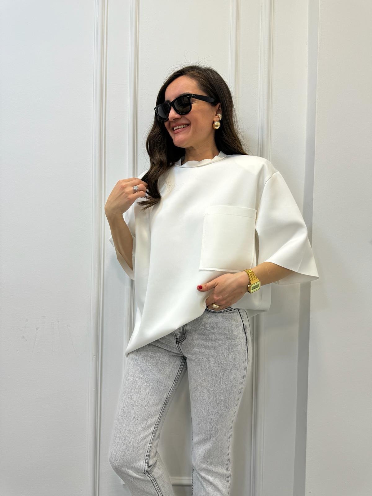 Beyaz Tek Cepli Scuba Kumaş Arka Zincirli Oversize Tişört 4010