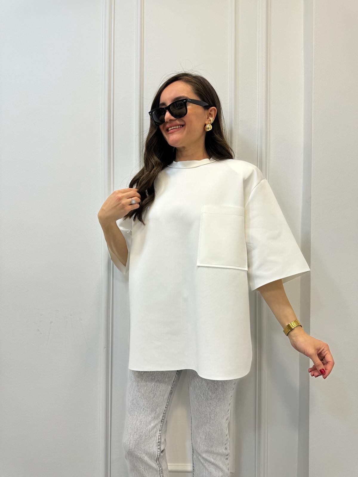 Beyaz Tek Cepli Scuba Kumaş Arka Zincirli Oversize Tişört 4010