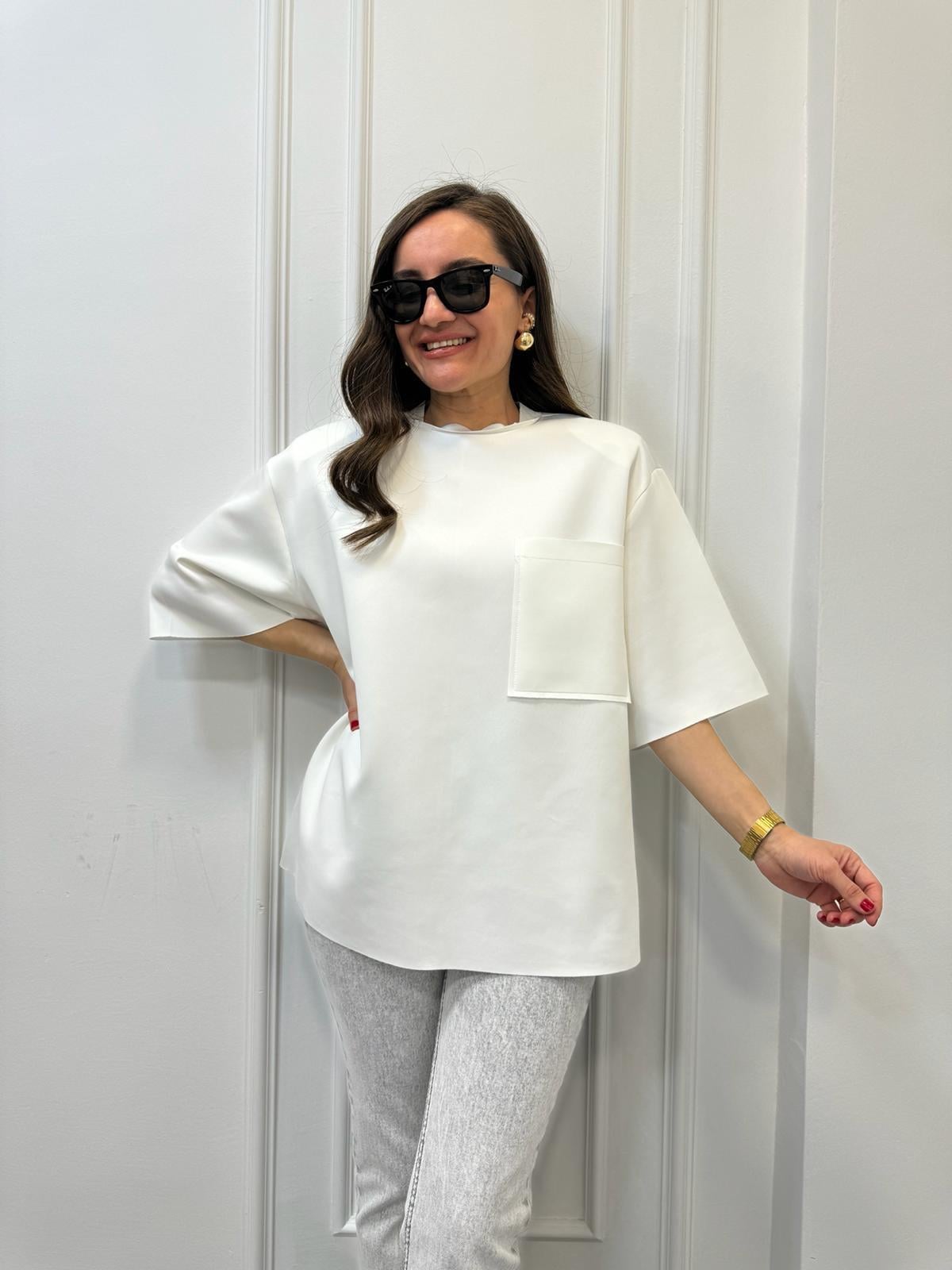 Beyaz Tek Cepli Scuba Kumaş Arka Zincirli Oversize Tişört 4010
