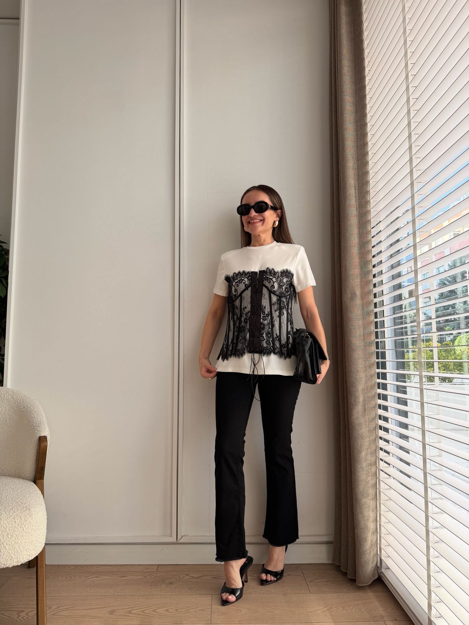 Beyaz Vatkalı Dantel Korse Detaylı Bluz 37559