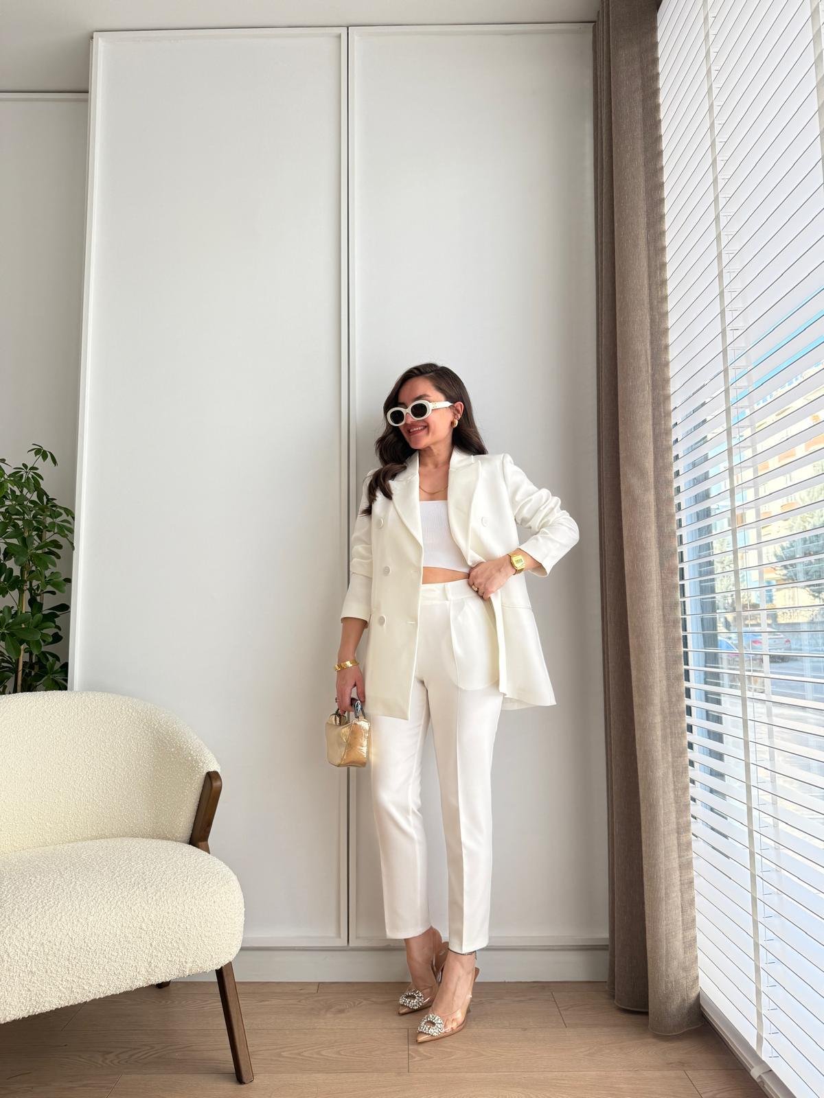 Beyaz Vatkalı Düğme Detaylı Astarlı Blazer Ceket Pantolon Takım 40370
