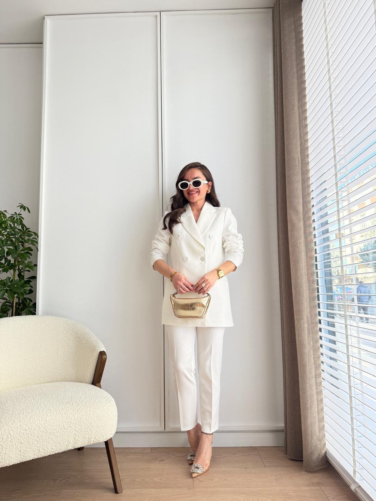 Beyaz Vatkalı Düğme Detaylı Astarlı Blazer Ceket Pantolon Takım 40370