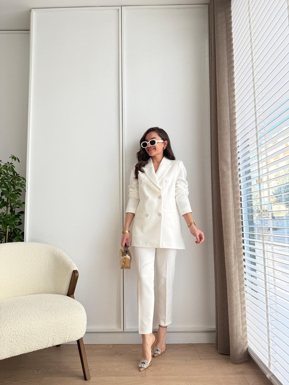Beyaz Vatkalı Düğme Detaylı Astarlı Blazer Ceket Pantolon Takım 40370
